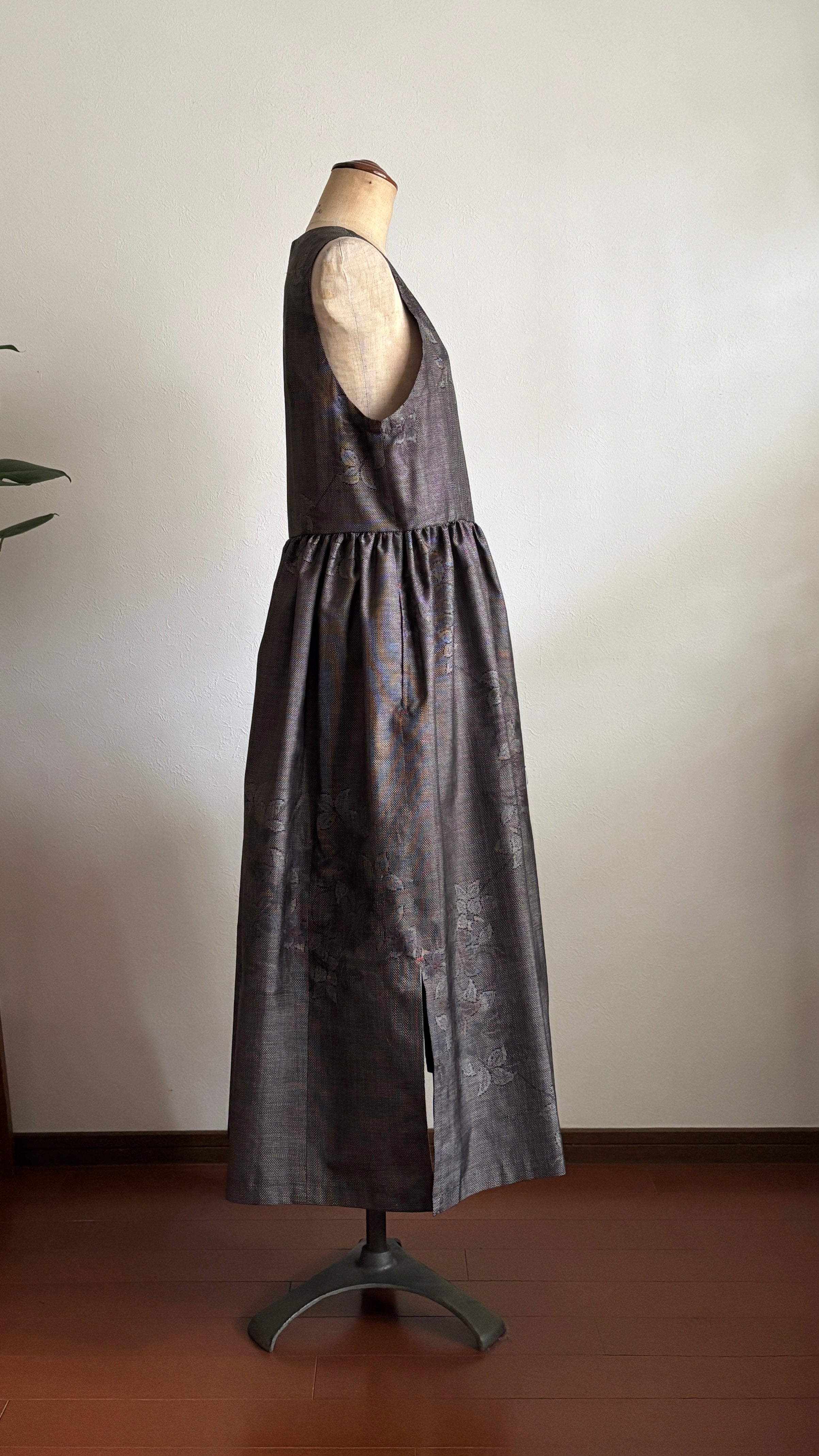 11－＼ 花夢 －HANAYUME－ ／ 大島紬カシュクールワンピース  身幅48cm  着丈117cm
