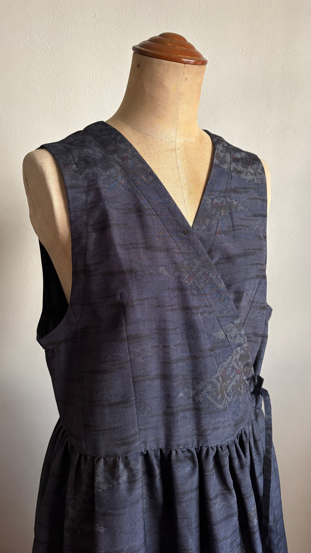36－＼御幸 -MIYUKI-／大島紬カシュクールワンピース身幅53cm  着丈119cm
