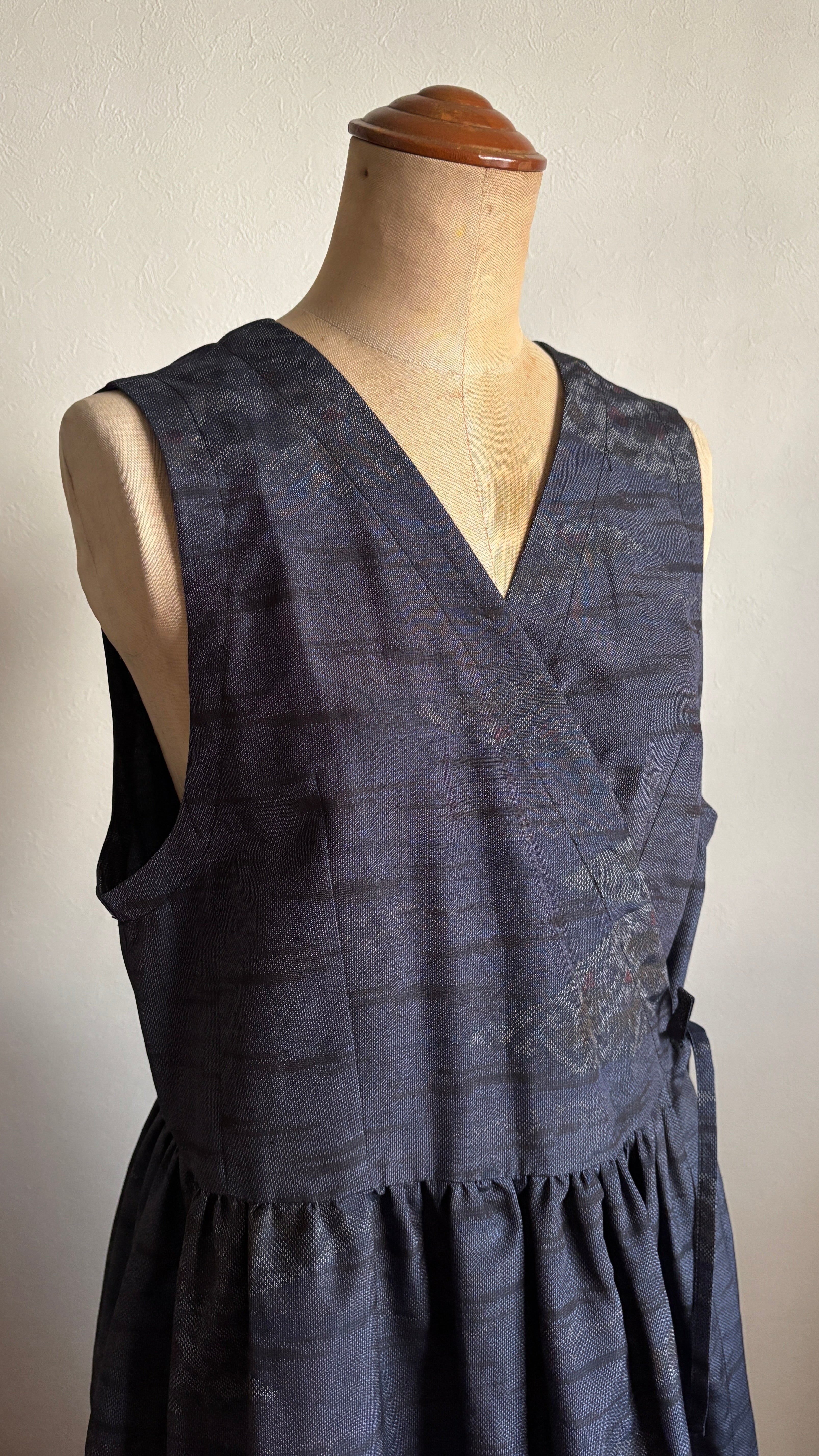 36－＼御幸 -MIYUKI-／大島紬カシュクールワンピース身幅53cm  着丈119cm