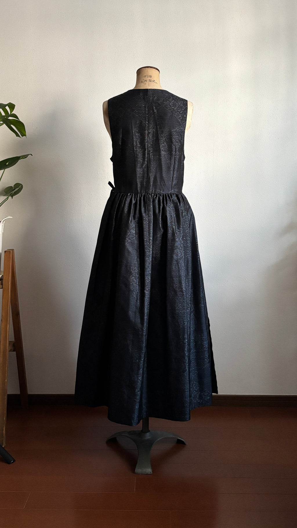 12－＼和葉 -KAZUHA-／大島紬カシュクールワンピース  身幅45cm  着丈120.5cm