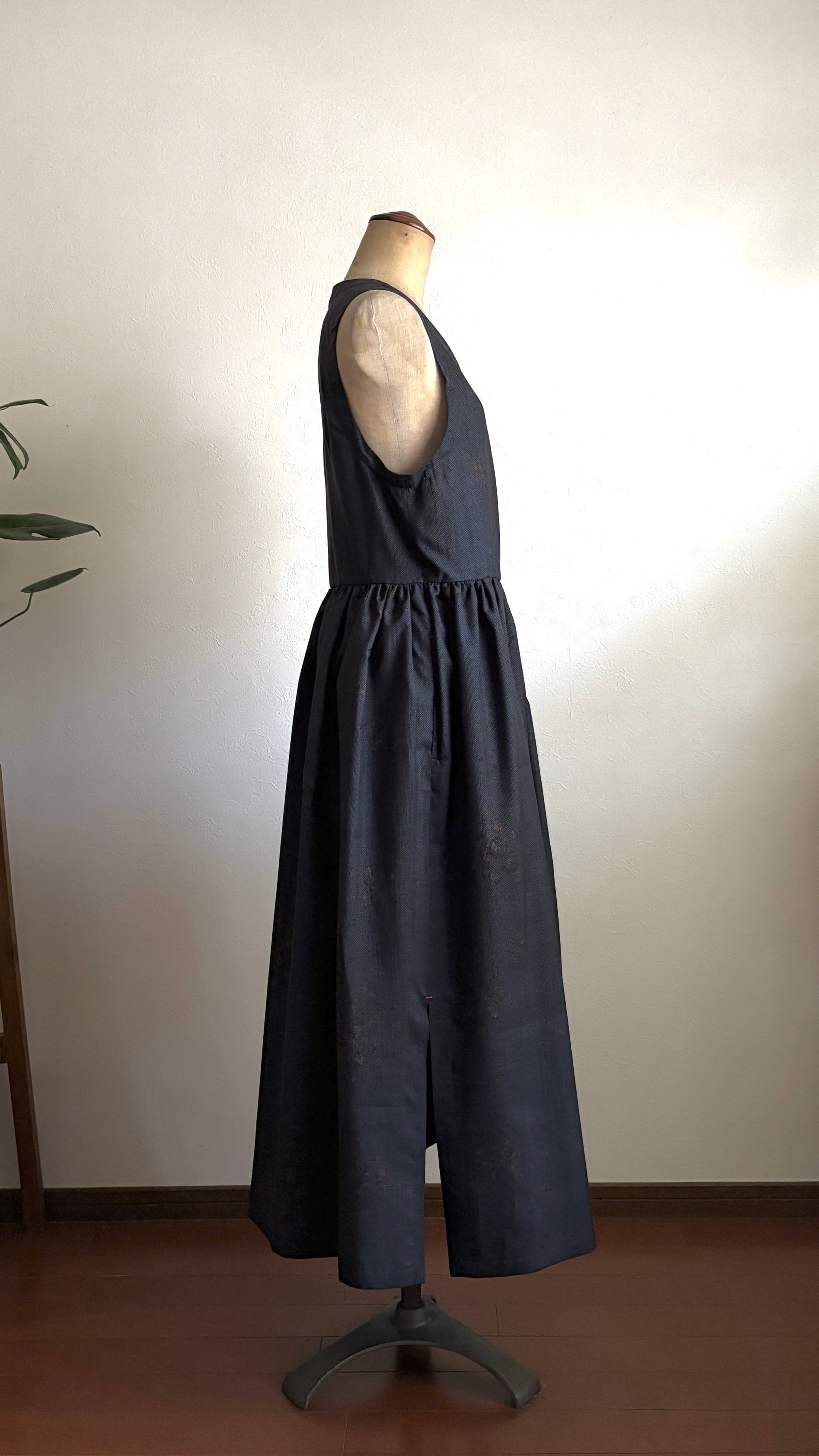 04－＼ 星の砂 －HOSHINOSUNA－ ／ 大島紬カシュクールワンピース  身幅44cm  着丈119cm