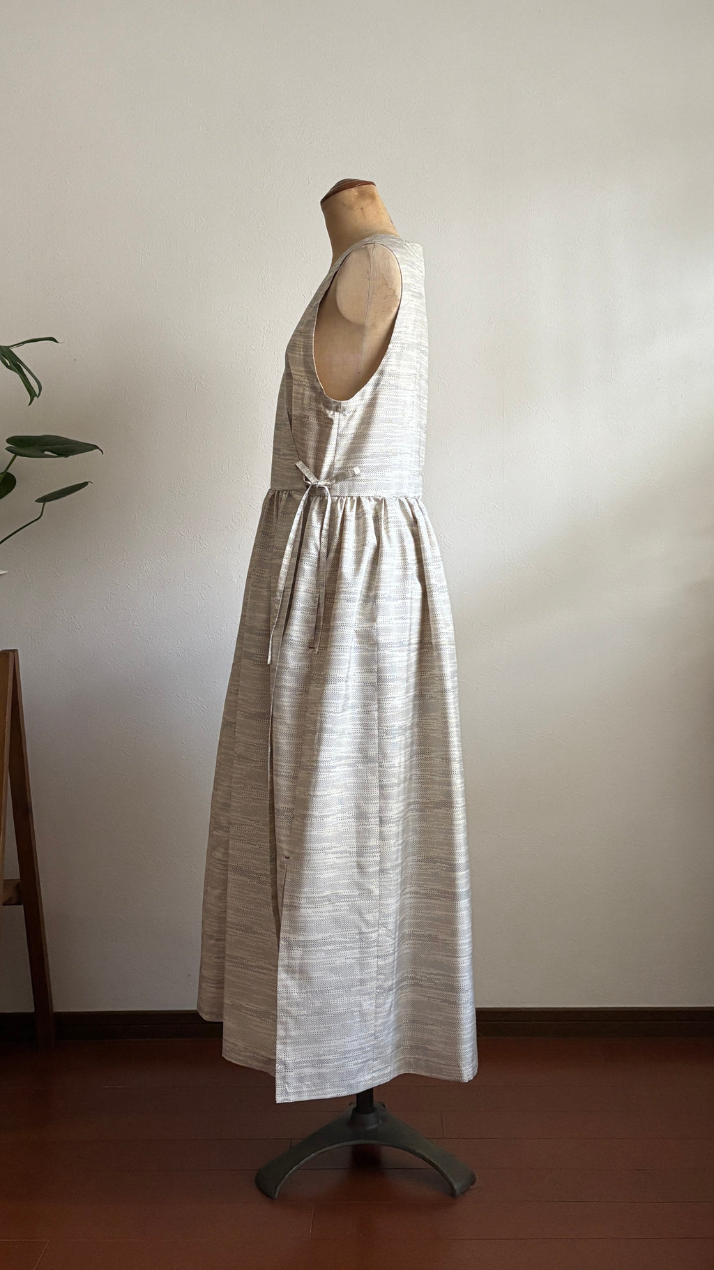 13－＼ 白鷺 －SHIRASAGI－ ／ 大島紬カシュクールワンピース  身幅48cm  着丈119.5cm