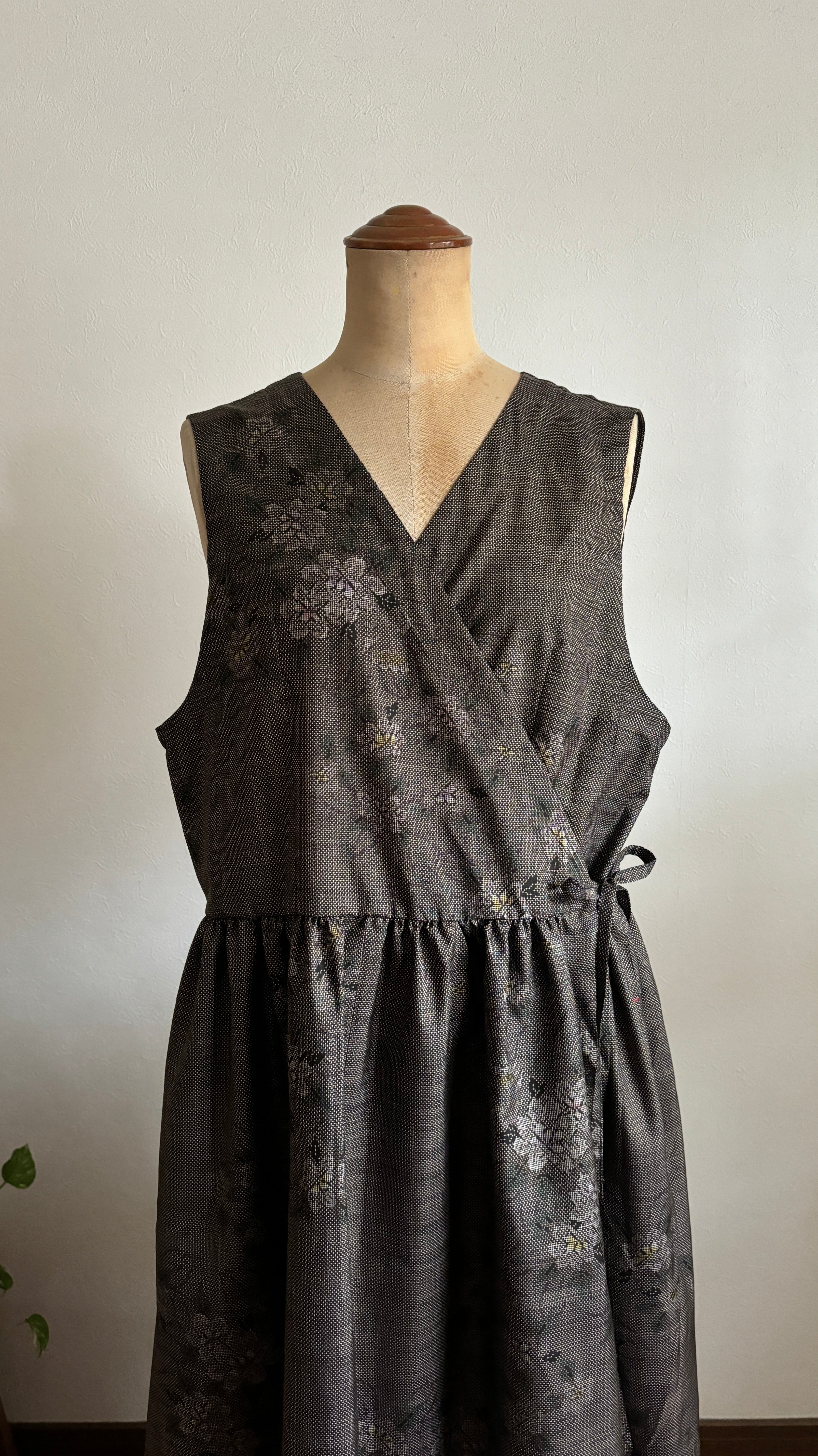 19－  ＼ 金平糖 －KONPEITOU－ ／ 大島紬カシュクールワンピース　身幅53cm  着丈117cm