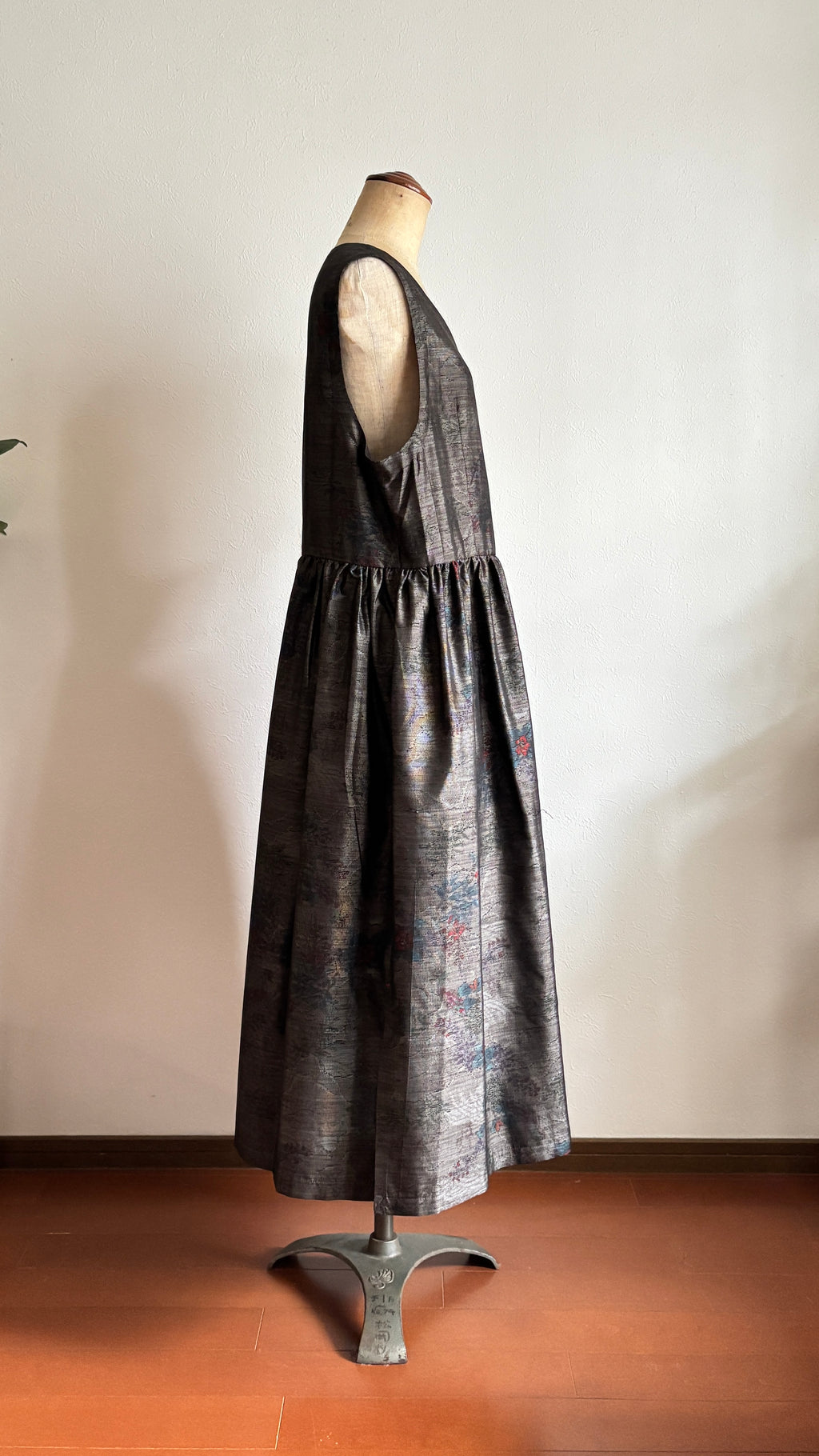 31－＼ りら －RIRA－ ／ 大島紬カシュクールワンピース 身幅53cm 着丈114cm 証紙あり