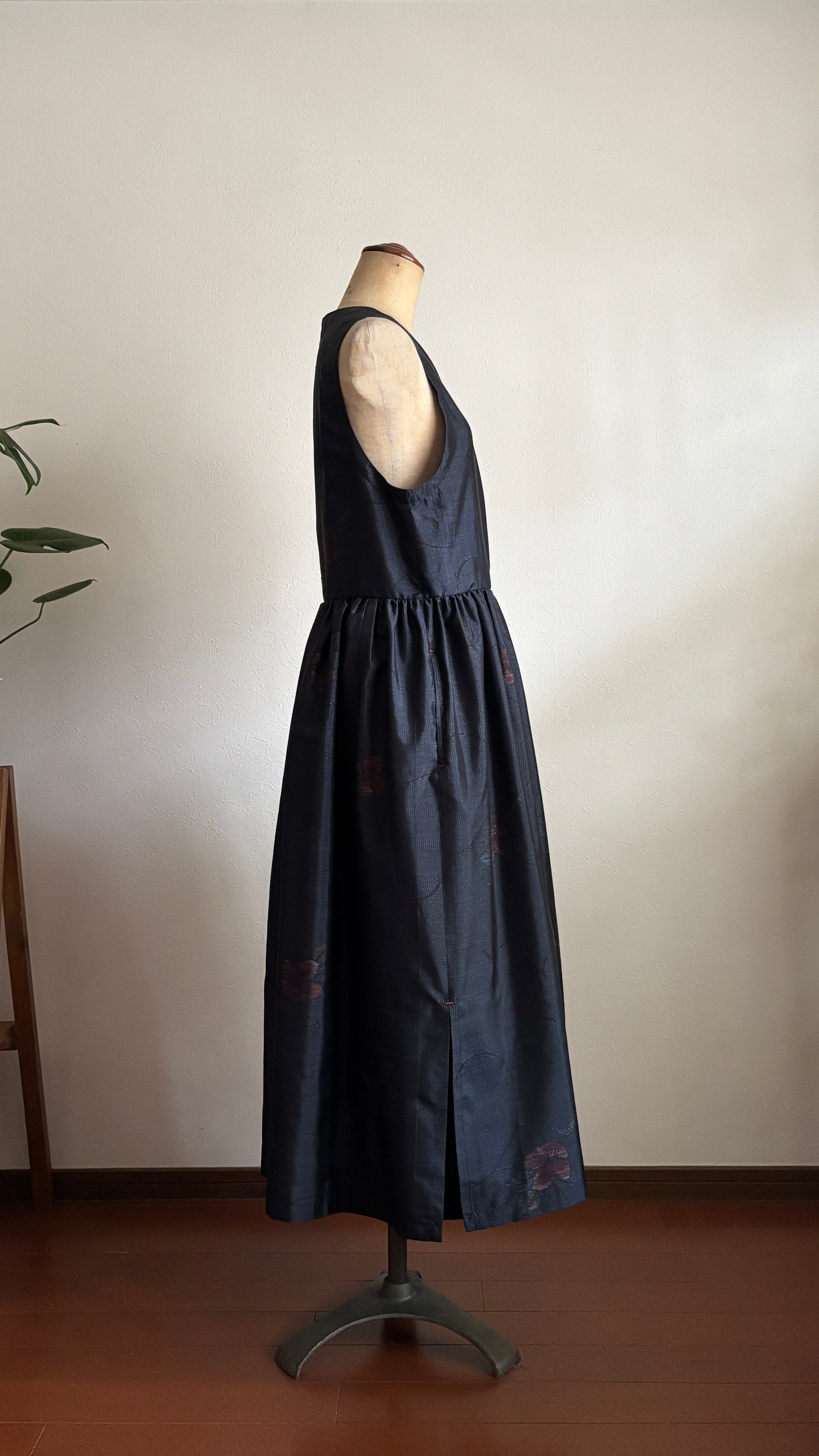 10－＼ 花結び －HANAMUSUBI－ ／ 大島紬カシュクールワンピース  身幅48cm  着丈116cm