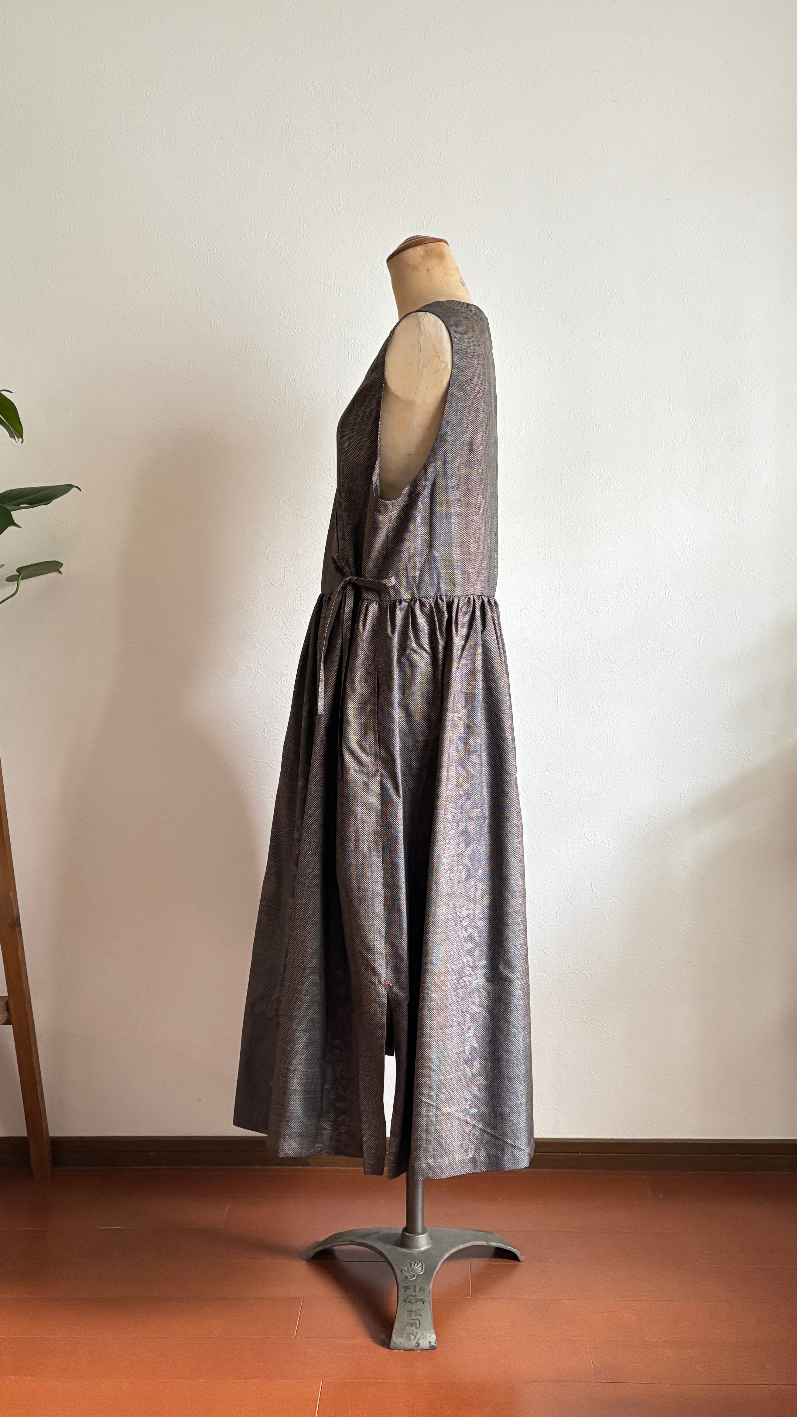 30－＼ しぐれ －SHIGURE－ ／ 大島紬カシュクールワンピース 身幅53cm 着丈113cm