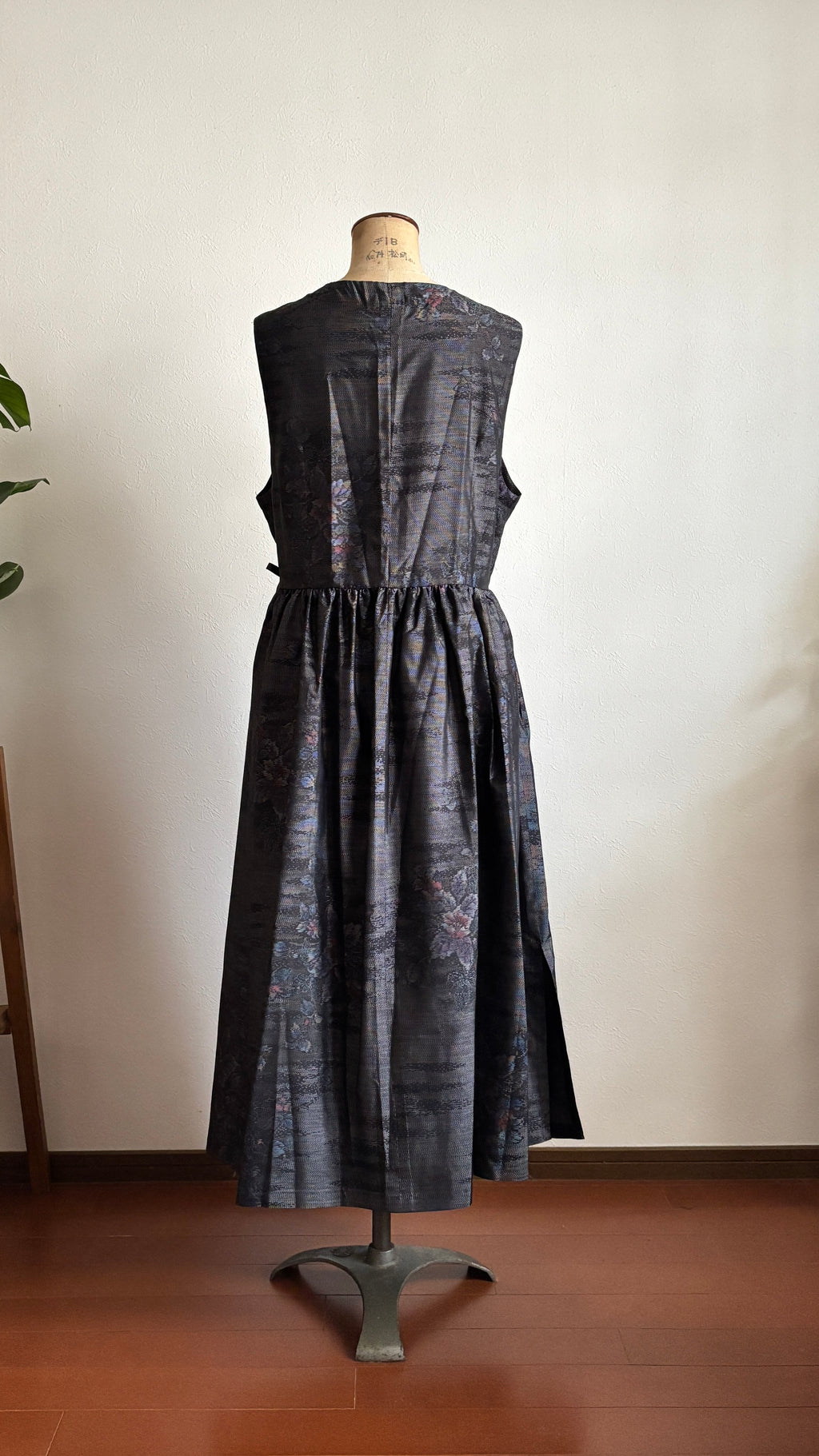 43－＼澄 -SUMI-／大島紬カシュクールワンピース 身幅53cm 着丈118cm