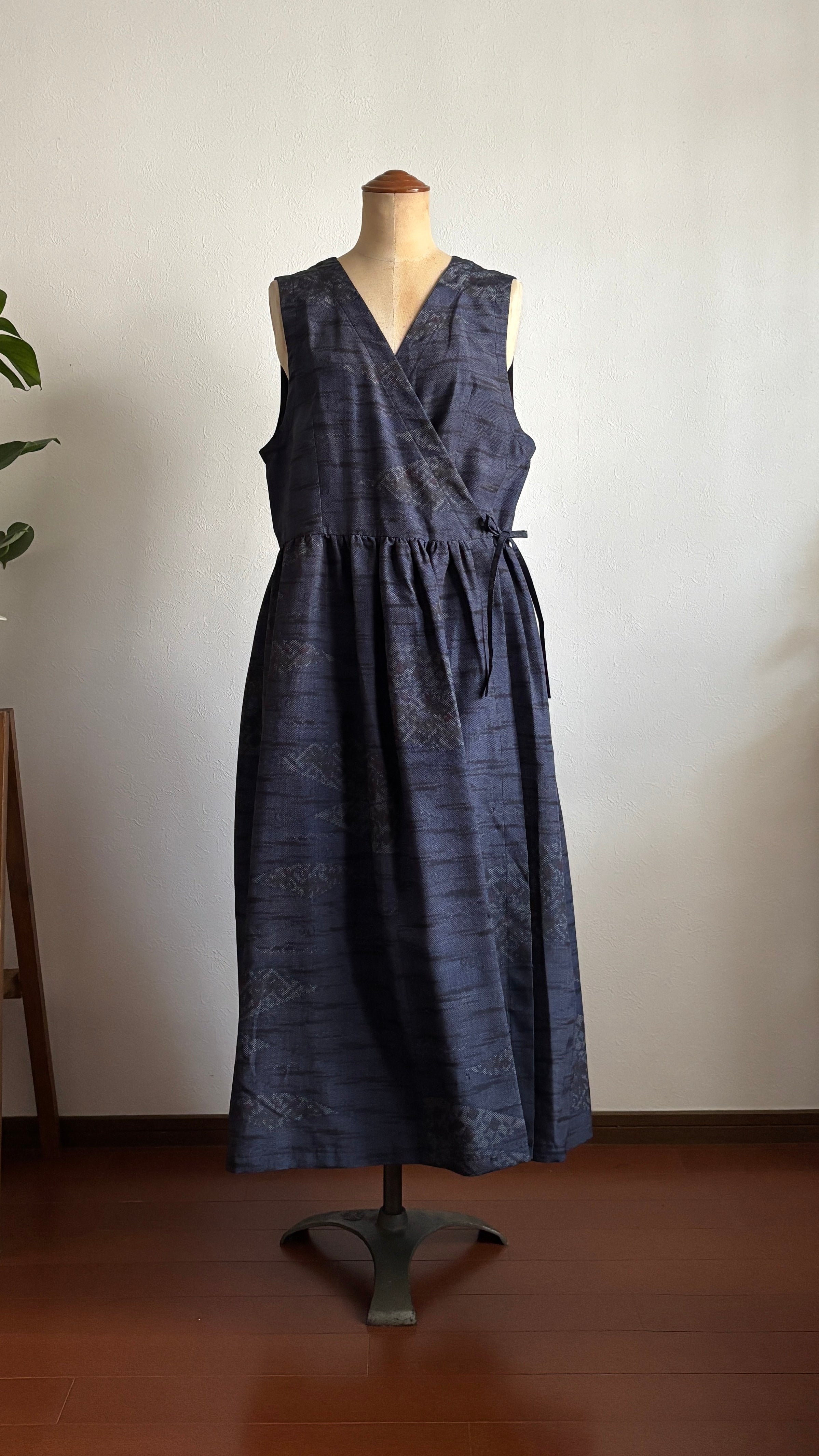 36－＼御幸 -MIYUKI-／大島紬カシュクールワンピース身幅53cm  着丈119cm