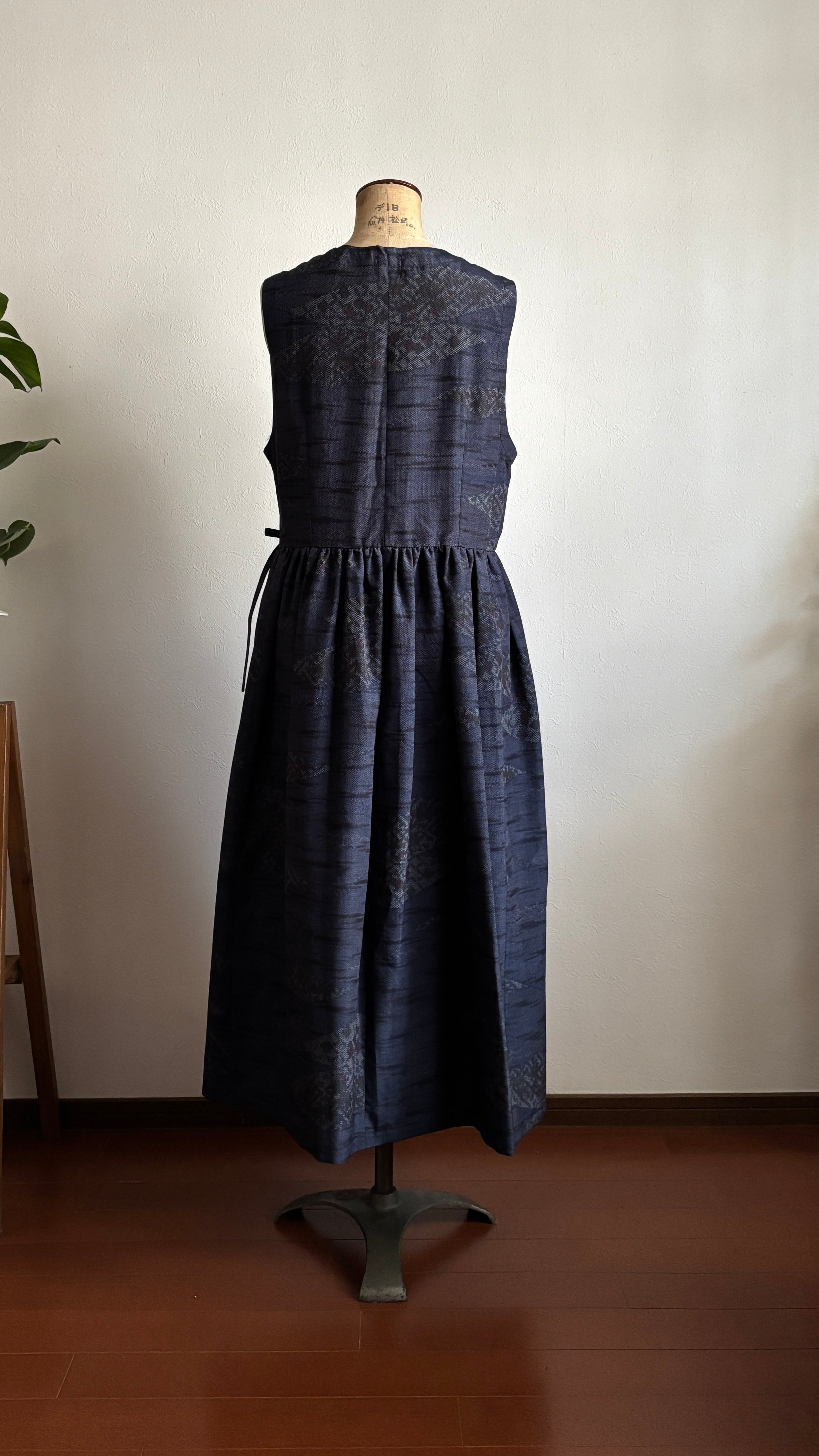 36－＼御幸 -MIYUKI-／大島紬カシュクールワンピース身幅53cm  着丈119cm