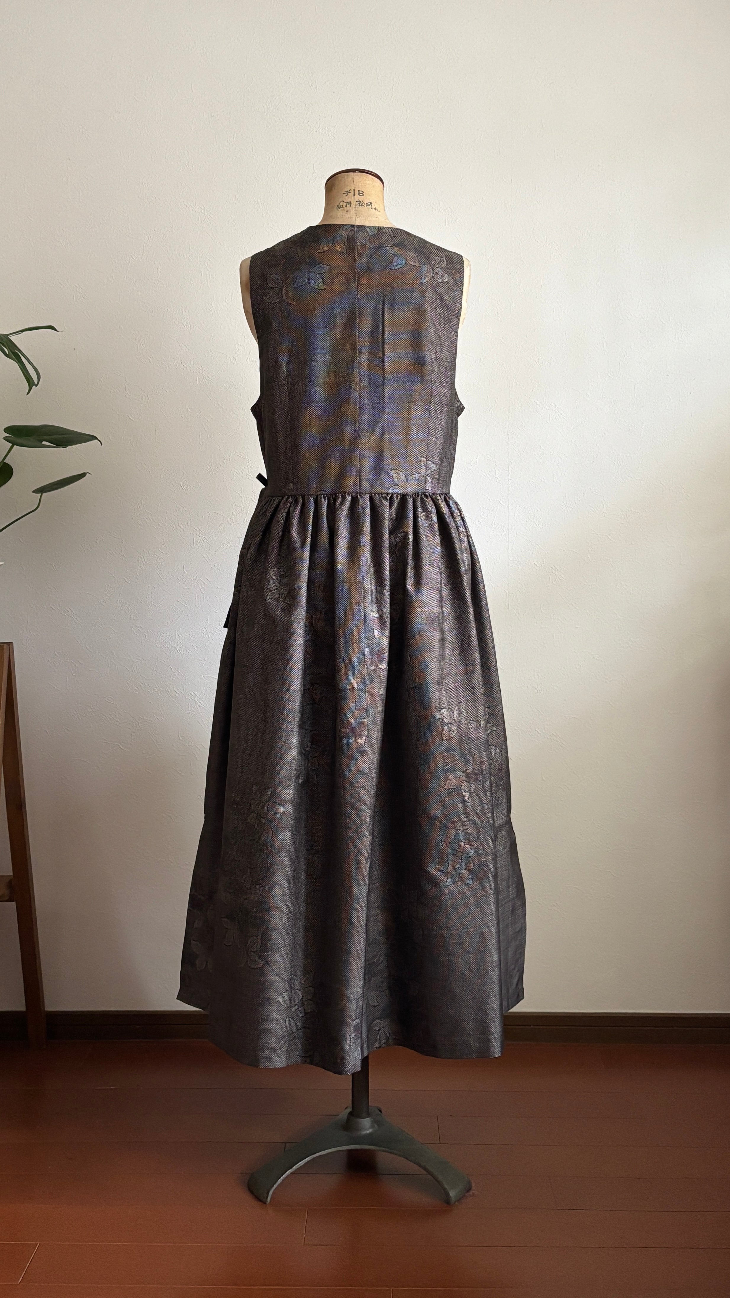 11－＼ 花夢 －HANAYUME－ ／ 大島紬カシュクールワンピース  身幅48cm  着丈117cm