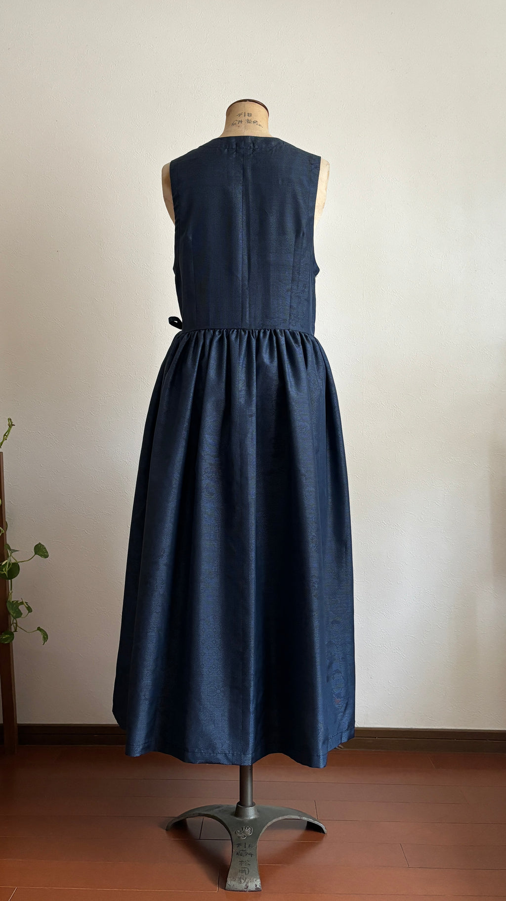 10－＼ 淡藍 －TANRAN－ ／  大島紬カシュクールワンピース　身幅45cm  着丈118cm