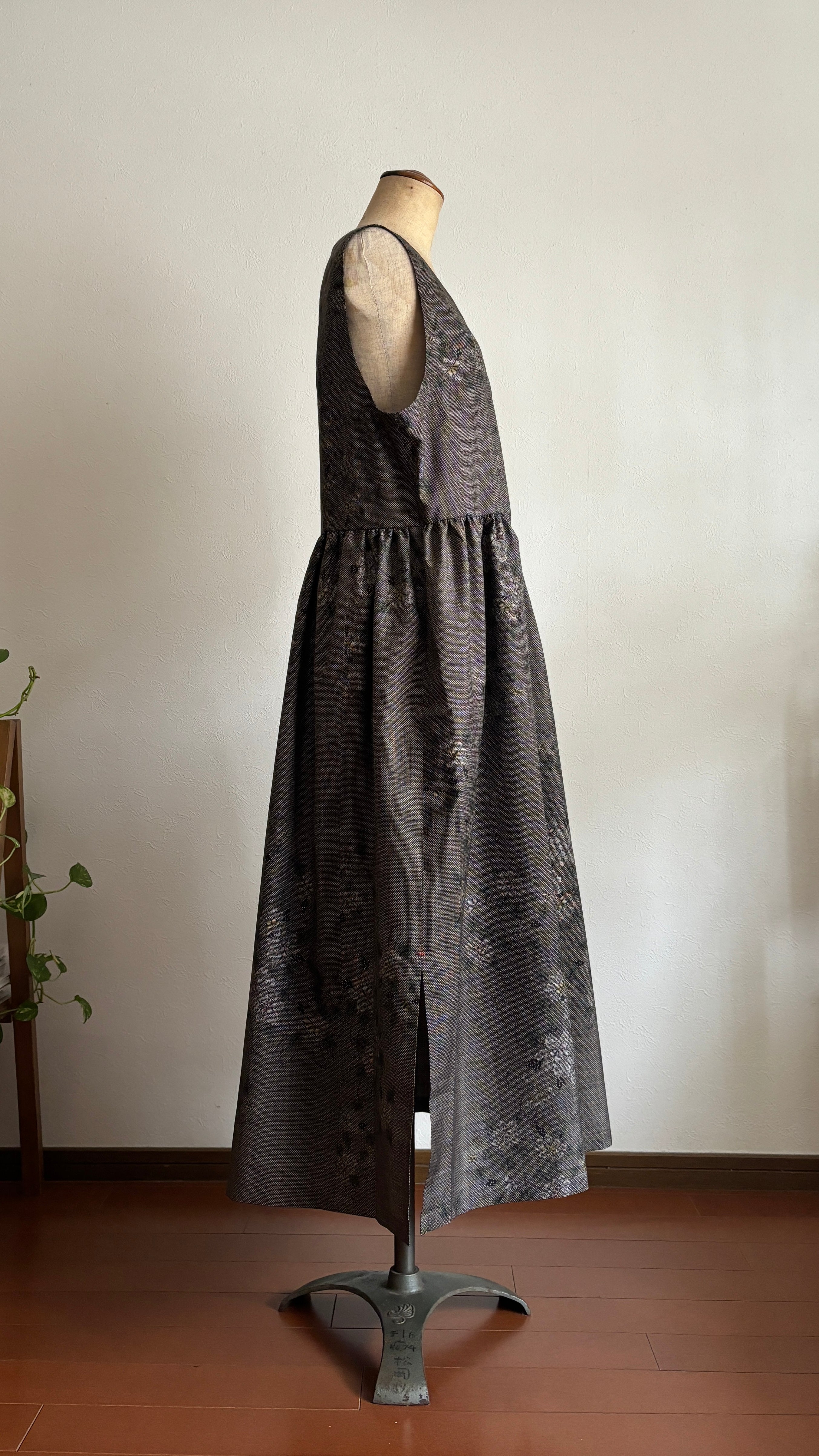 19－  ＼ 金平糖 －KONPEITOU－ ／ 大島紬カシュクールワンピース　身幅53cm  着丈117cm