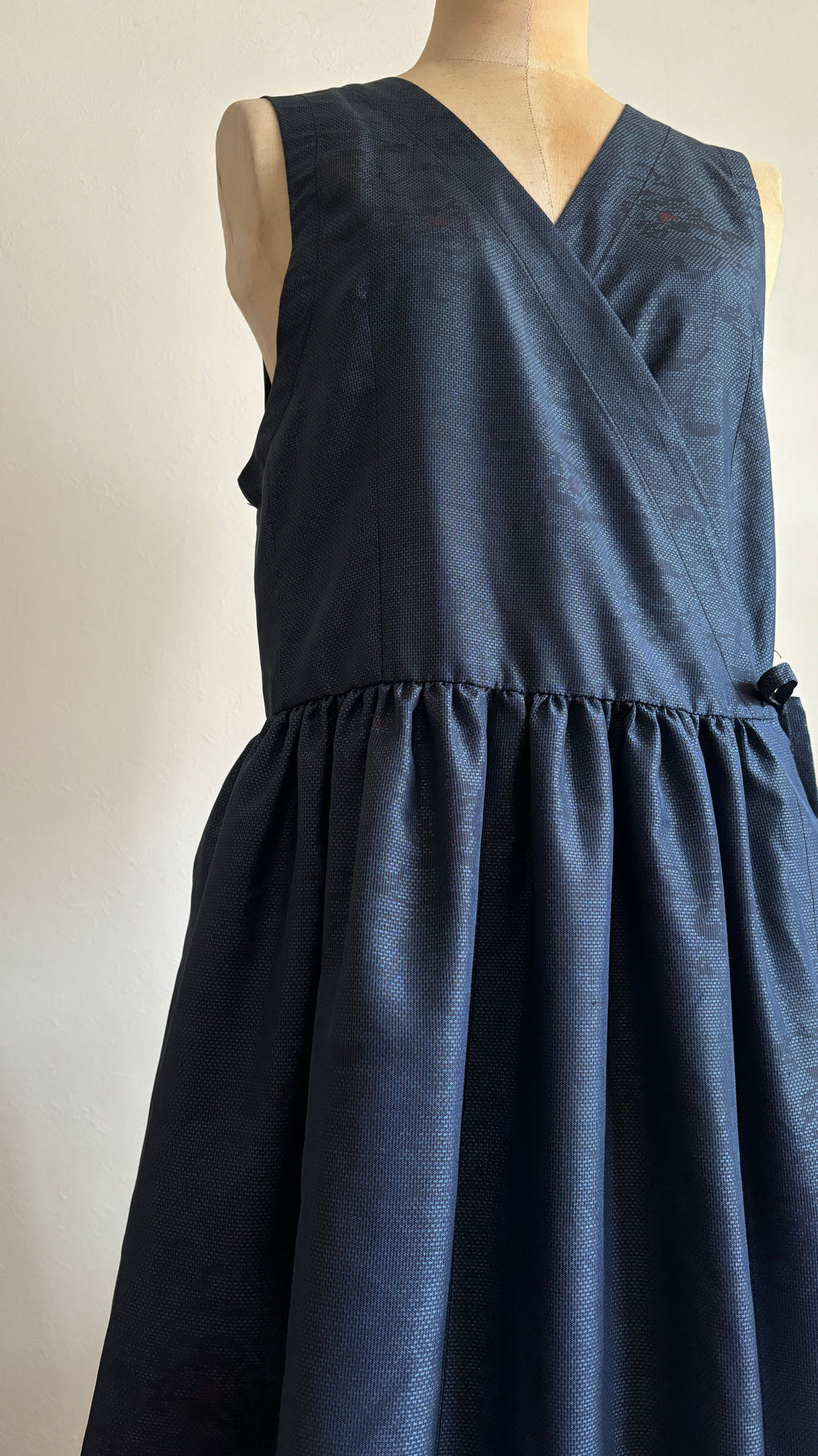 10－＼ 淡藍 －TANRAN－ ／  大島紬カシュクールワンピース　身幅45cm  着丈118cm
