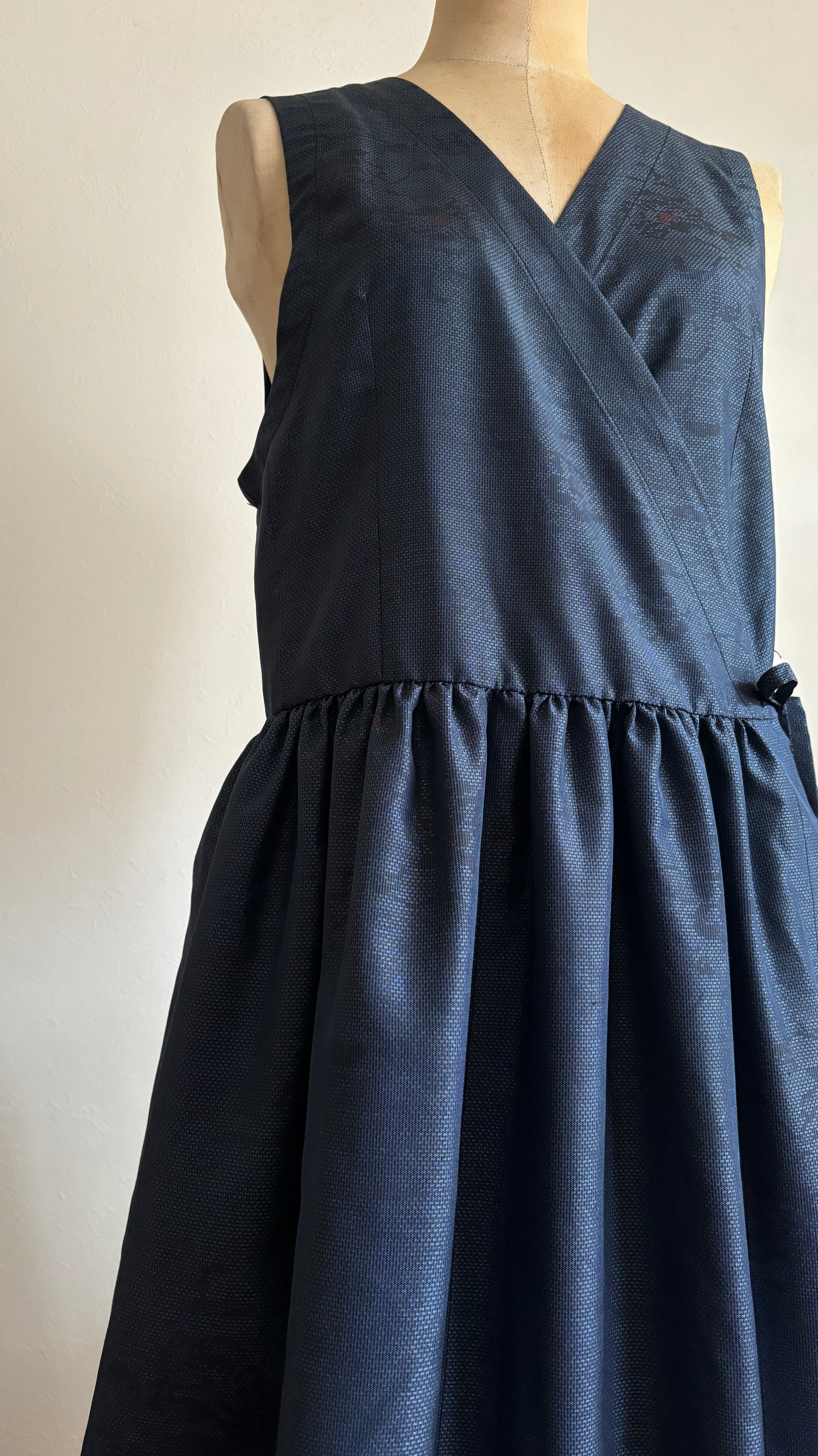 10－＼ 淡藍 －TANRAN－ ／  大島紬カシュクールワンピース　身幅45cm  着丈118cm