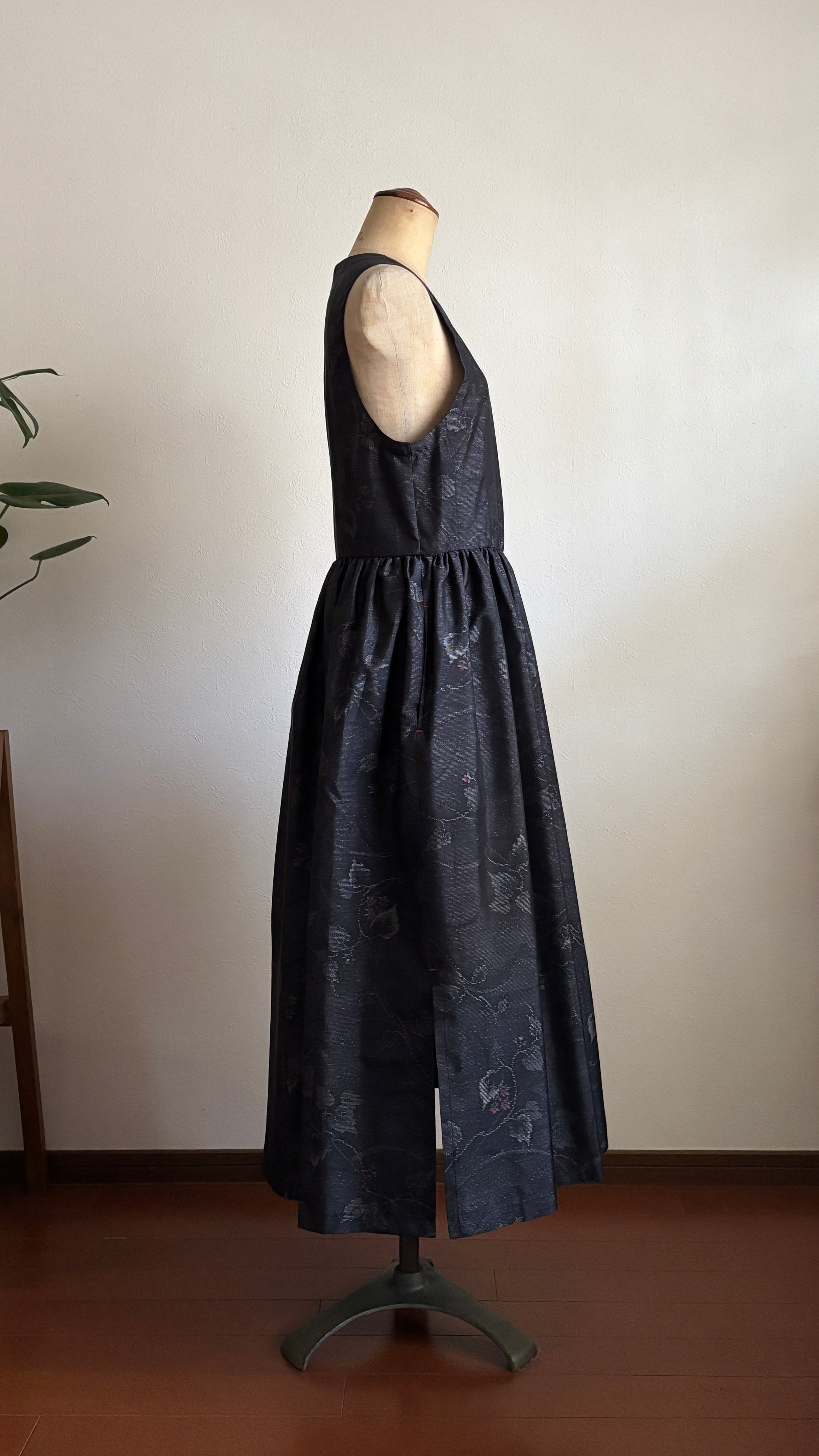 05－＼ 野葡萄 －NOBUDOU－ ／ 大島紬カシュクールワンピース  身幅44cm  着丈118cm