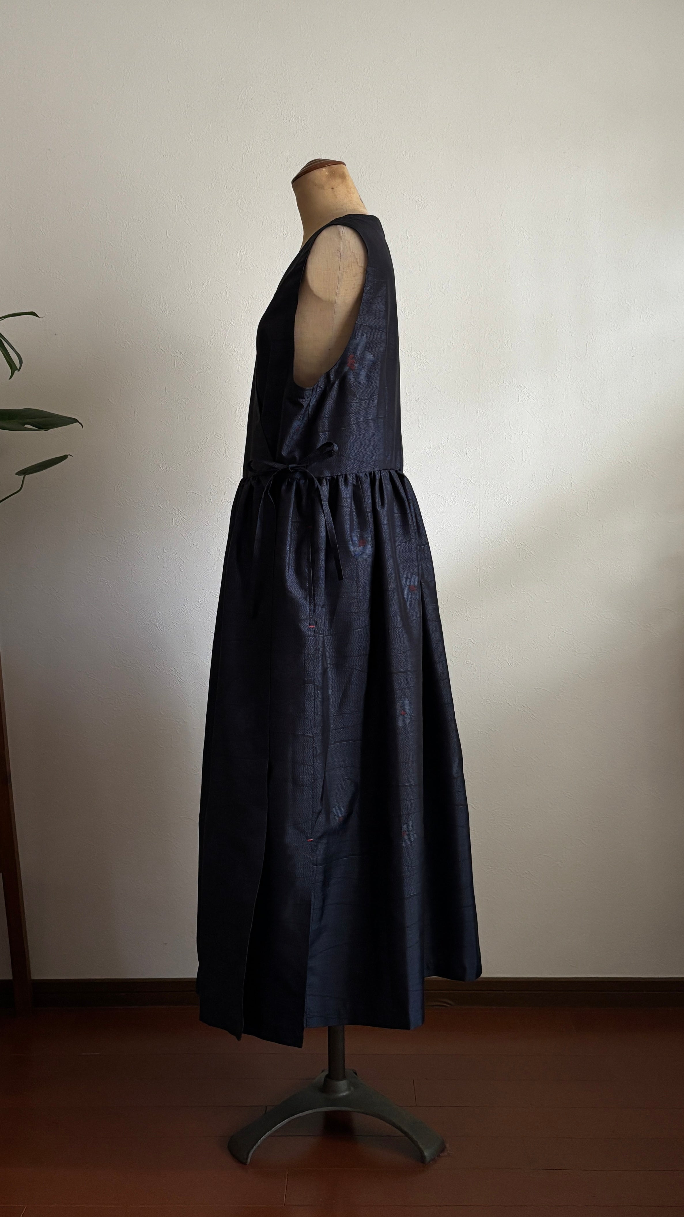 15－＼ 碧笛 －AOFUE－ ／ 大島紬カシュクールワンピース  身幅53cm  着丈116cm