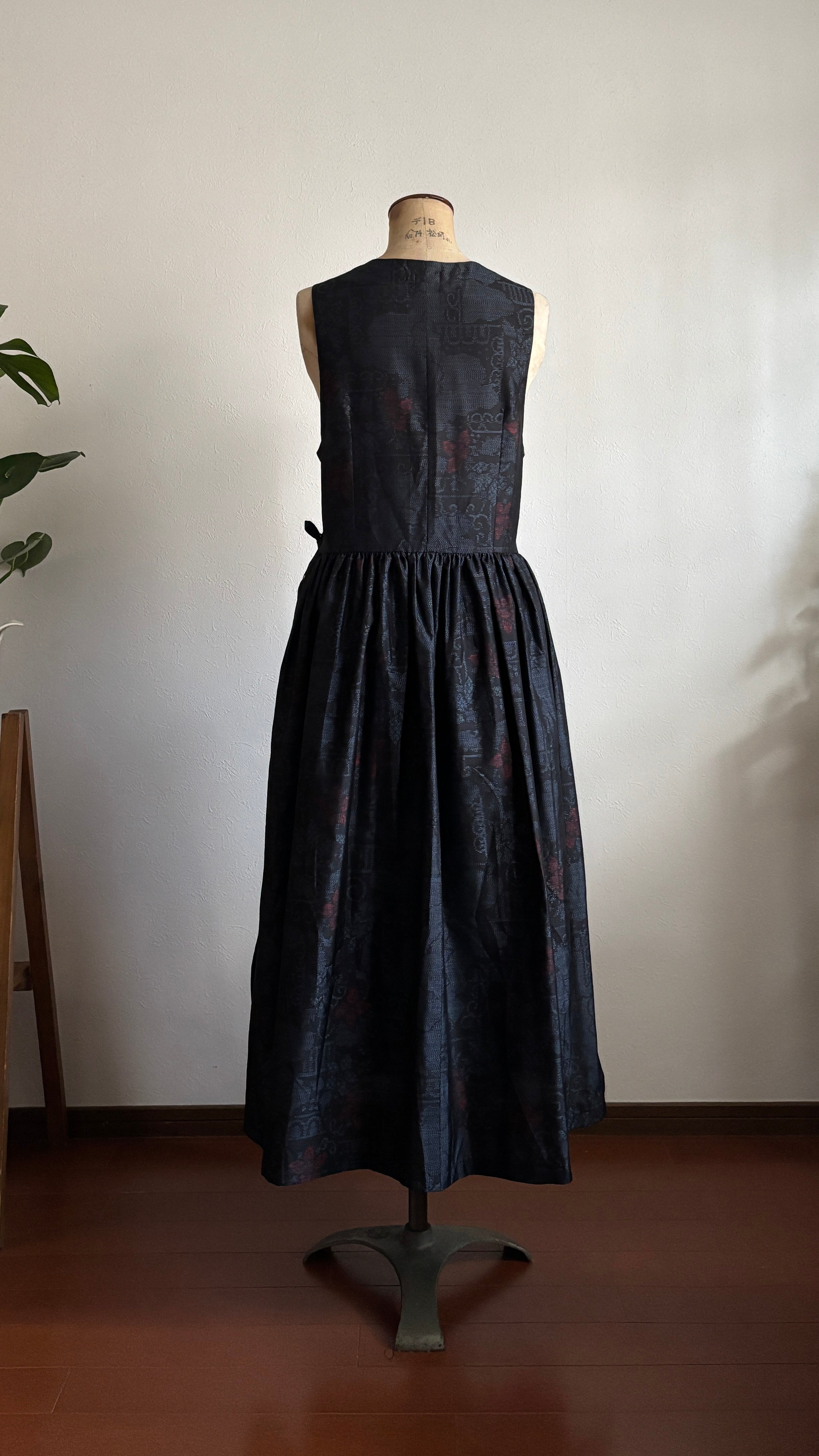 08－＼彩月 -AYATUKI-／大島紬カシュクールワンピース　身幅45cm  着丈118cm