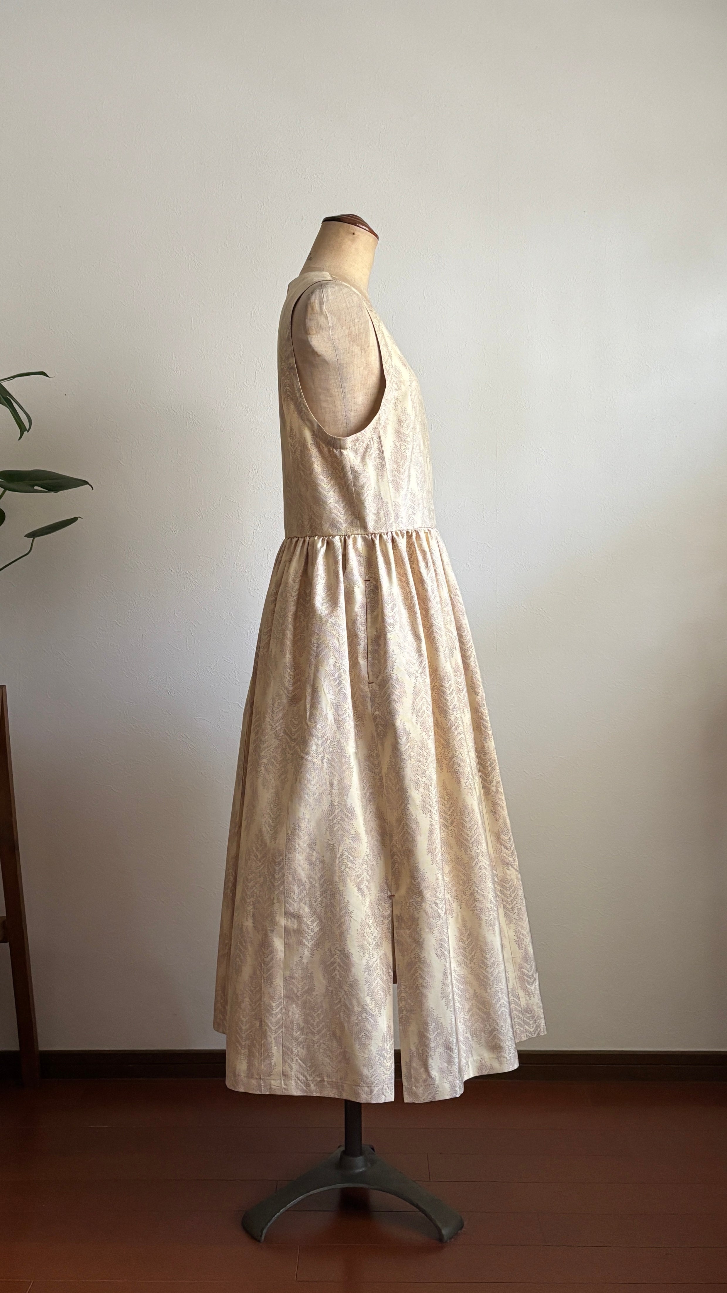 06－＼ 花羽 －HANAHANE－ ／ －大島紬カシュクールワンピース  身幅44cm  着丈114.5cm
