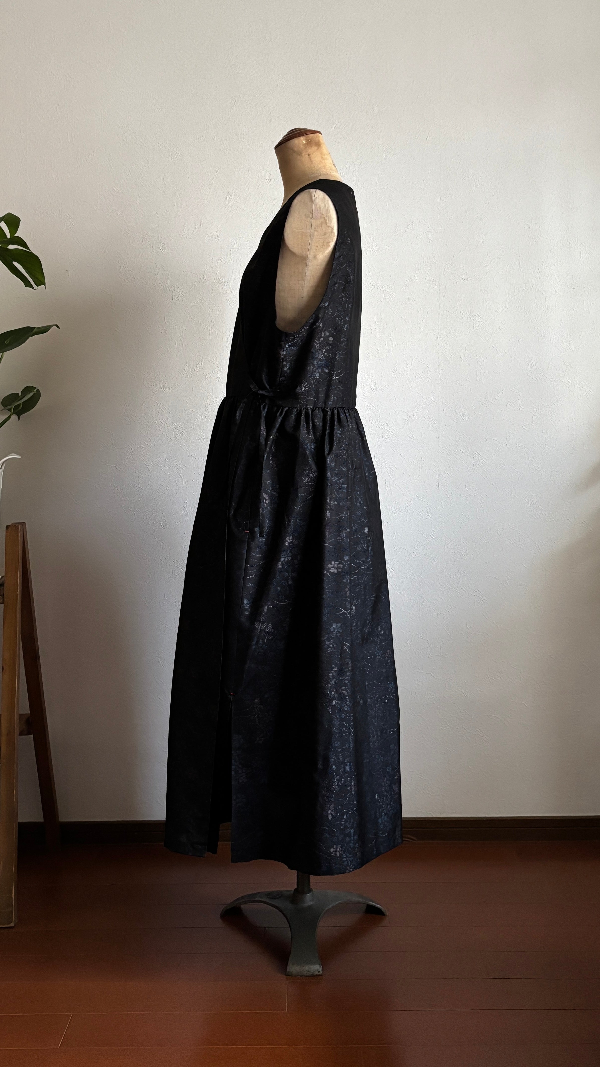 33－＼小春 -KOHARU-／  大島紬カシュクールワンピース 身幅53cm 着丈117cm