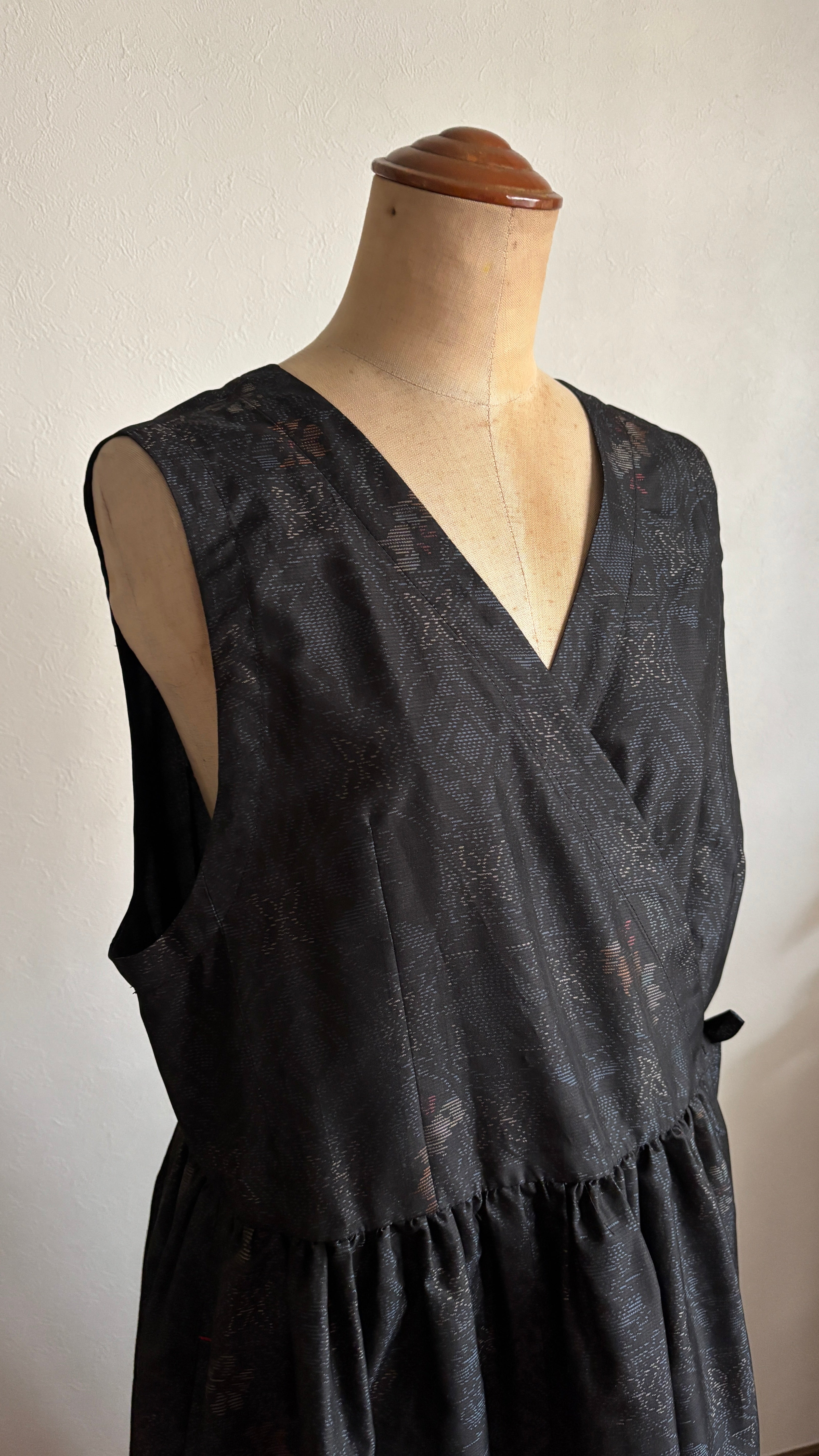 39－＼深月 -MITSUKI-／大島紬カシュクールワンピース 身幅53cm 着丈113cm