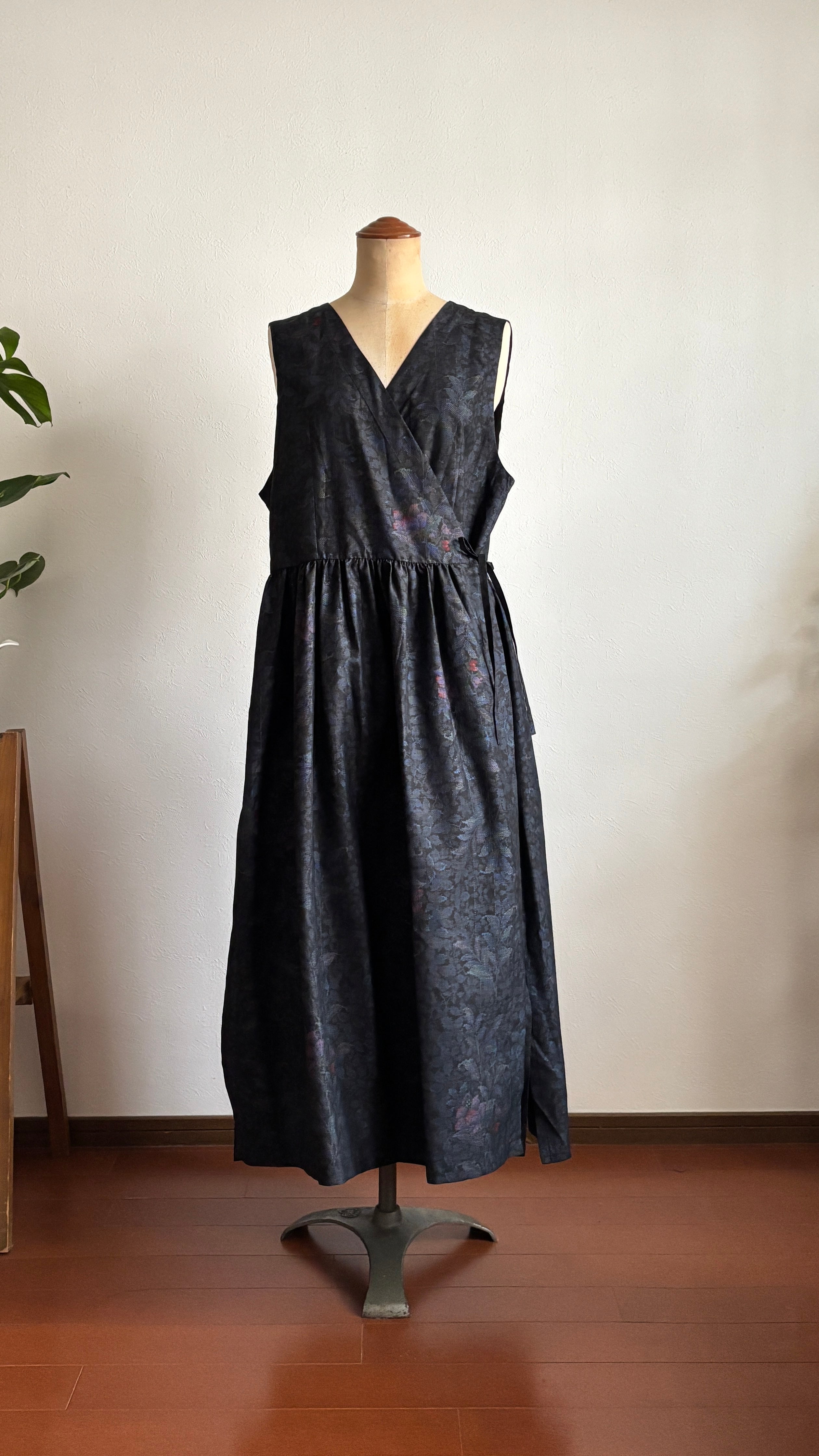 44－＼美緒 -MIO-／大島紬カシュクールワンピース 身幅53cm 着丈119cm  証紙付き
