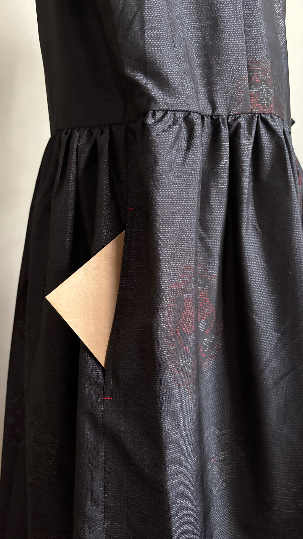 42－＼雅 -MIYABI-／大島紬カシュクールワンピース 身幅53cm 着丈117.5cm  証紙付き