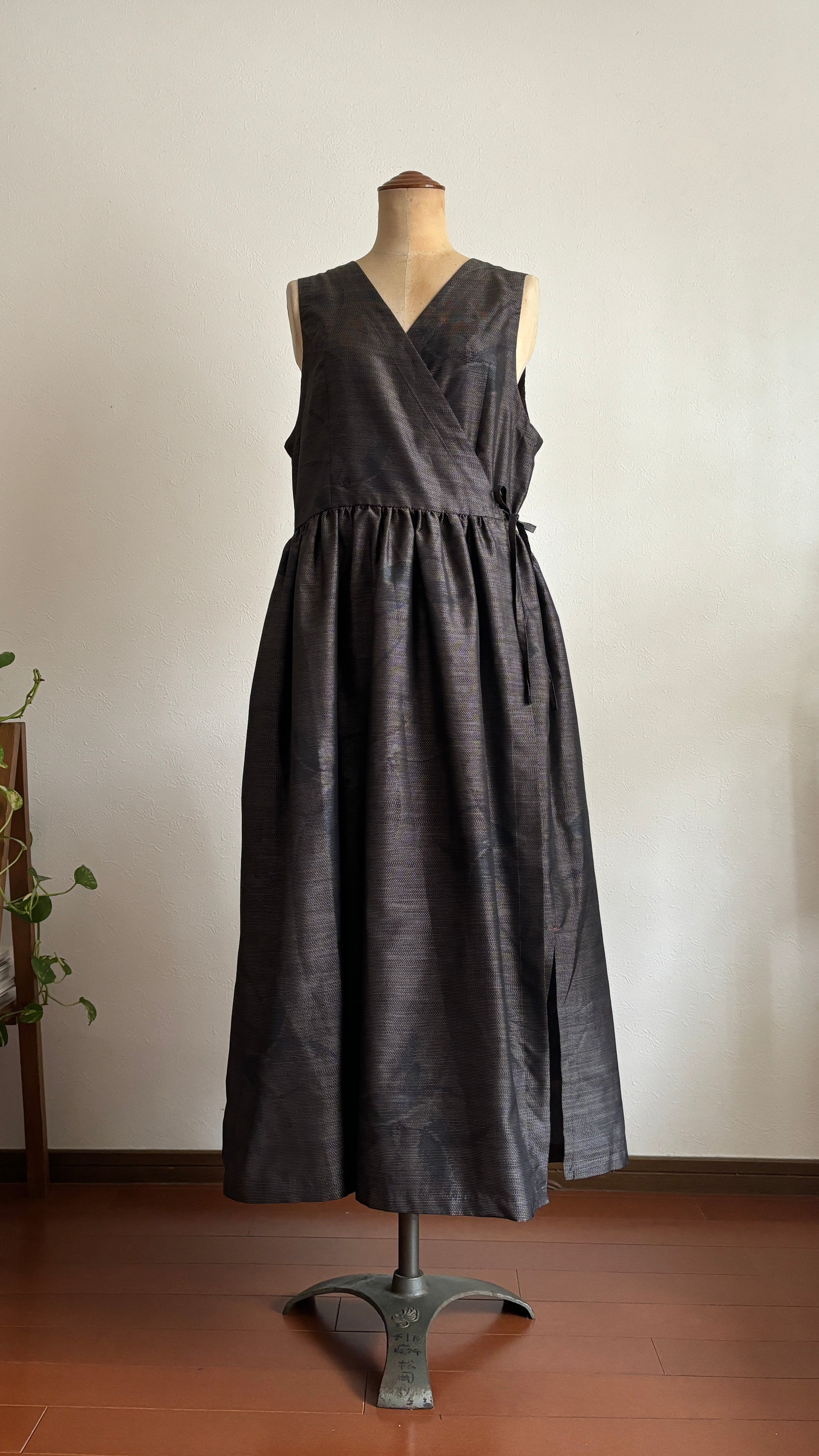 13－＼ 鈍艶 －NIBITSUYA－ ／大島紬カシュクールワンピース　身幅48cm  着丈118cm