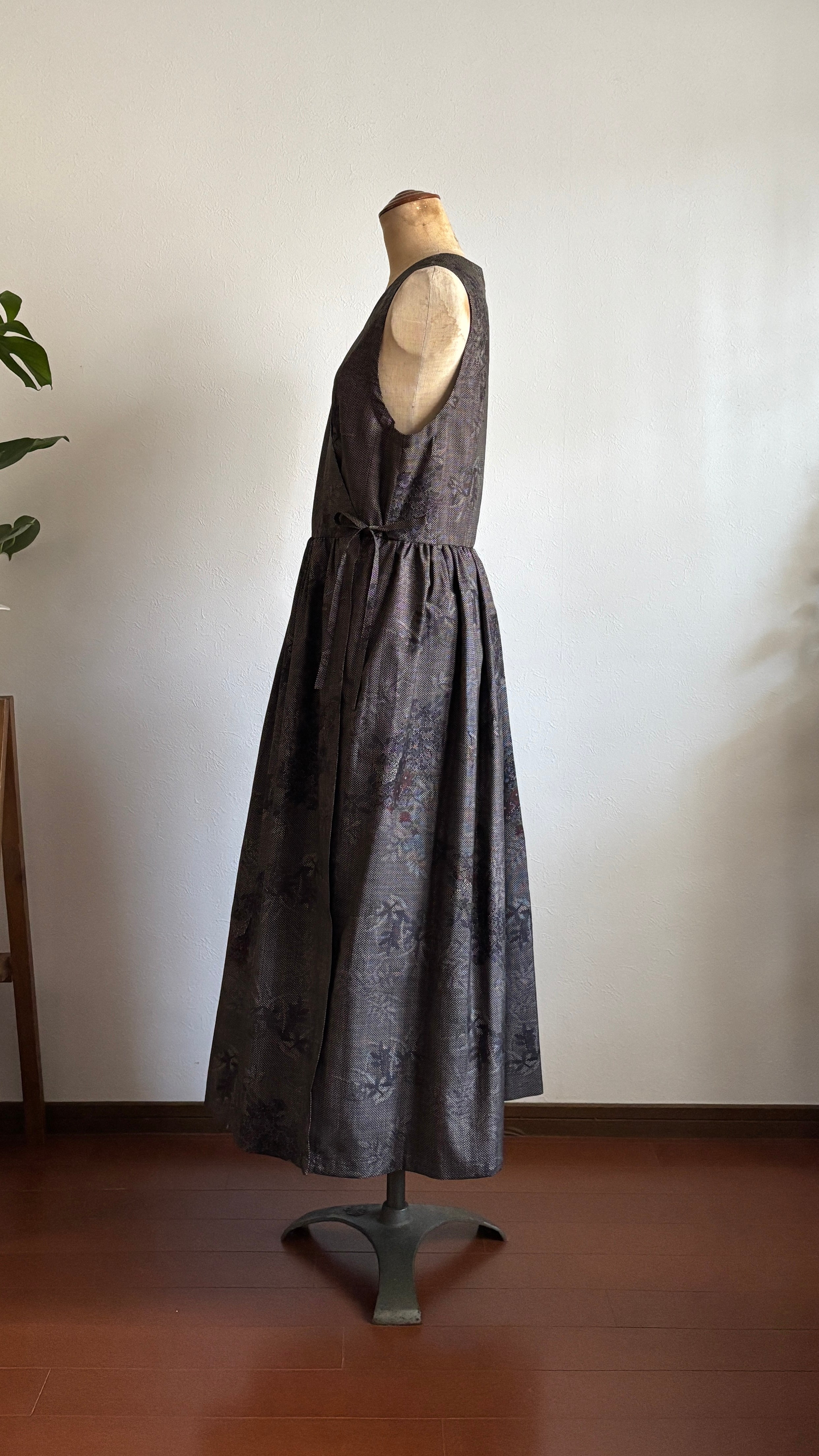 15－＼彩乃 -AYANO-／大島紬カシュクールワンピース  身幅48cm  着丈118cm  証紙付き