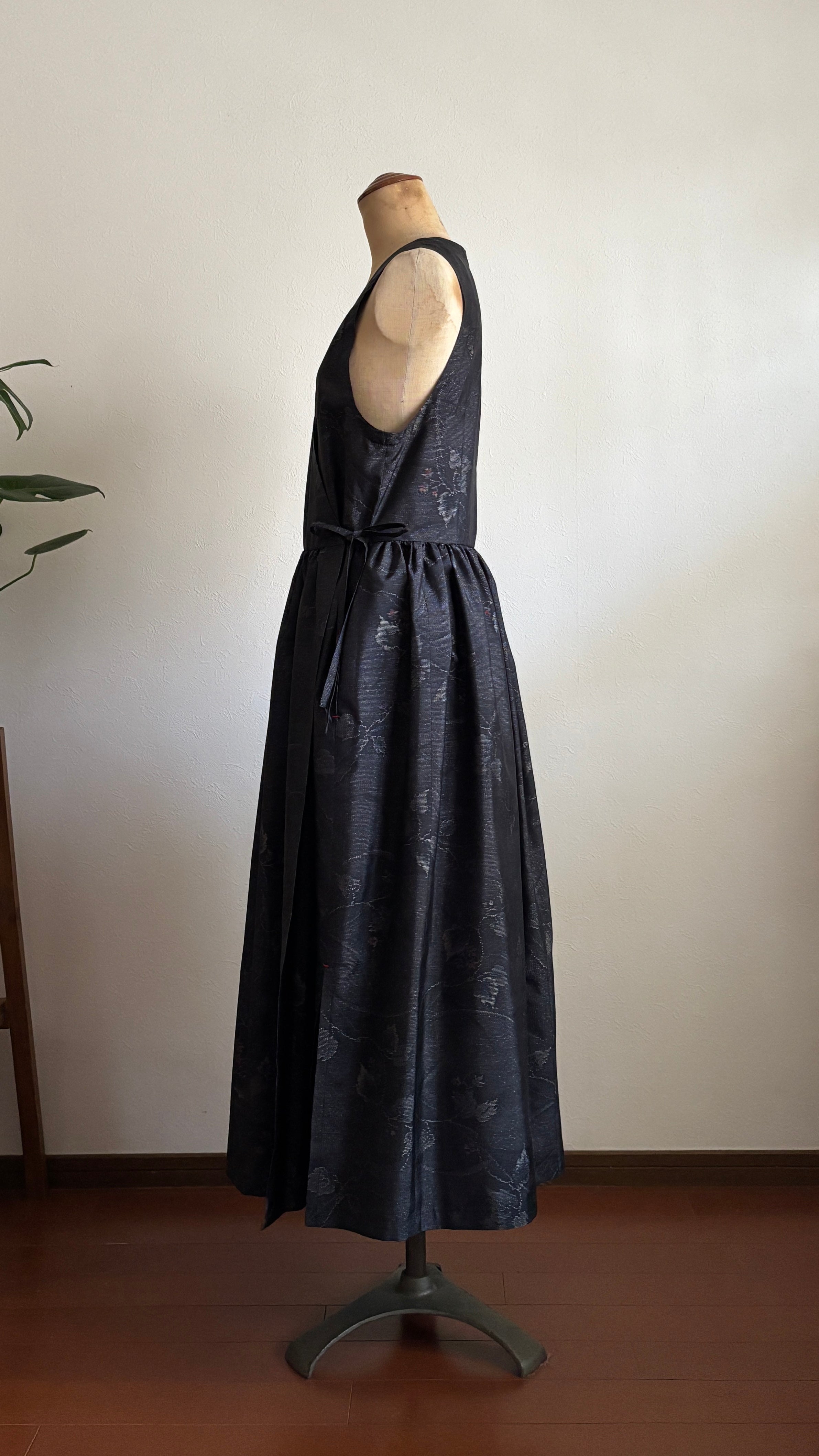 05－＼ 野葡萄 －NOBUDOU－ ／ 大島紬カシュクールワンピース  身幅44cm  着丈118cm