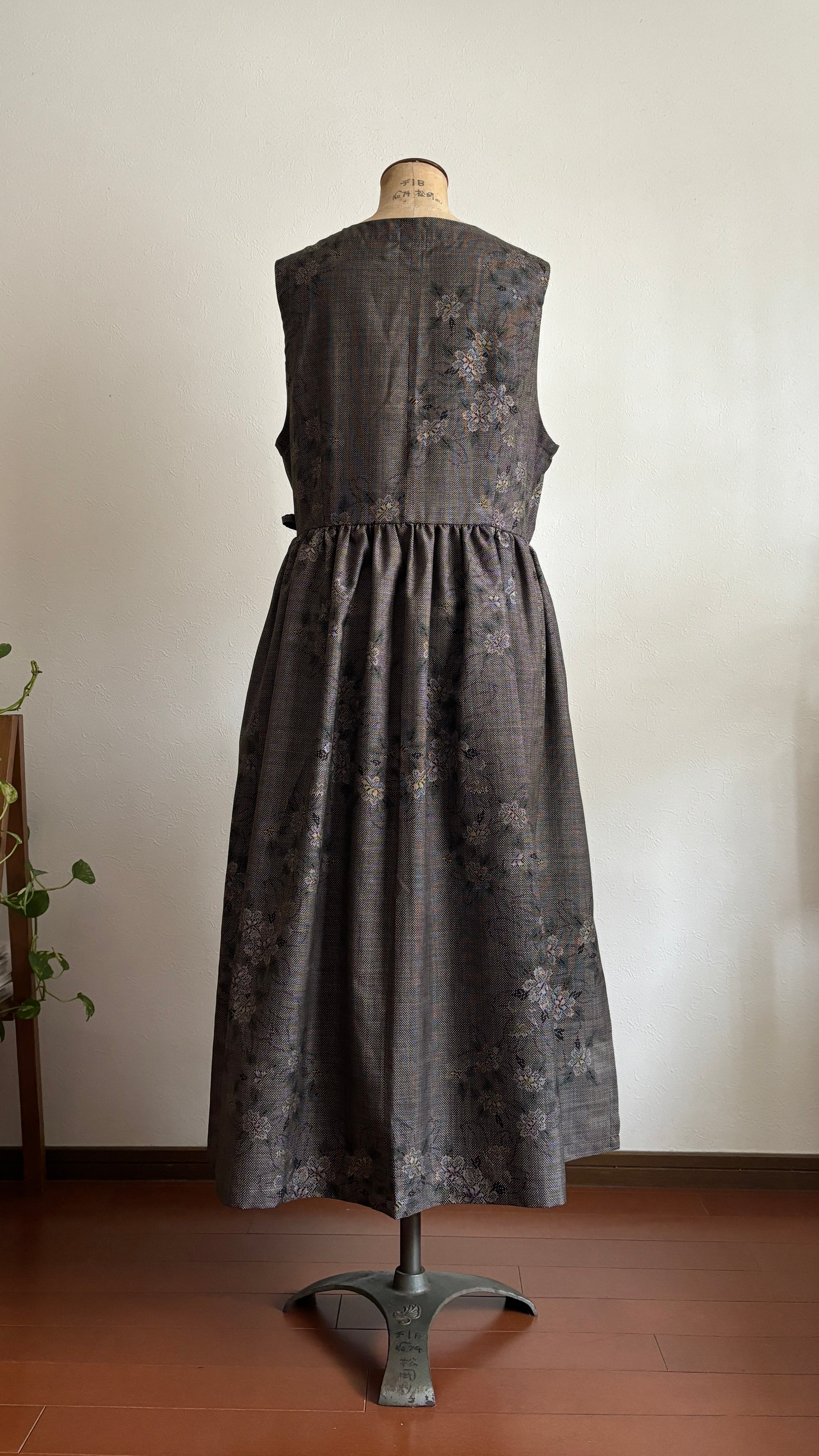 19－  ＼ 金平糖 －KONPEITOU－ ／ 大島紬カシュクールワンピース　身幅53cm  着丈117cm