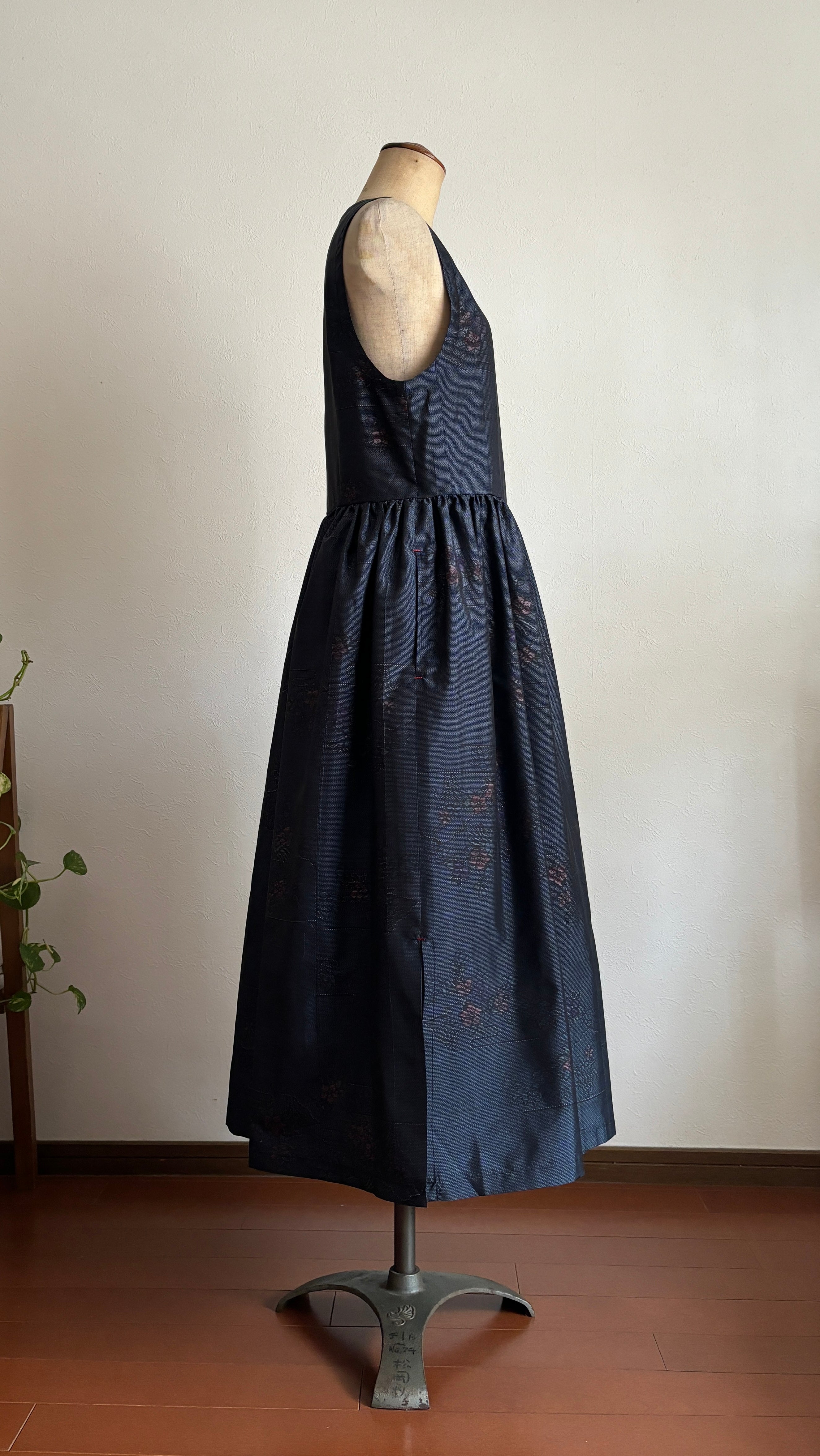 03－＼ さえずり花 －SAEZURIBANA－ ／ 大島紬カシュクールワンピース　身幅44cm  着丈116cm