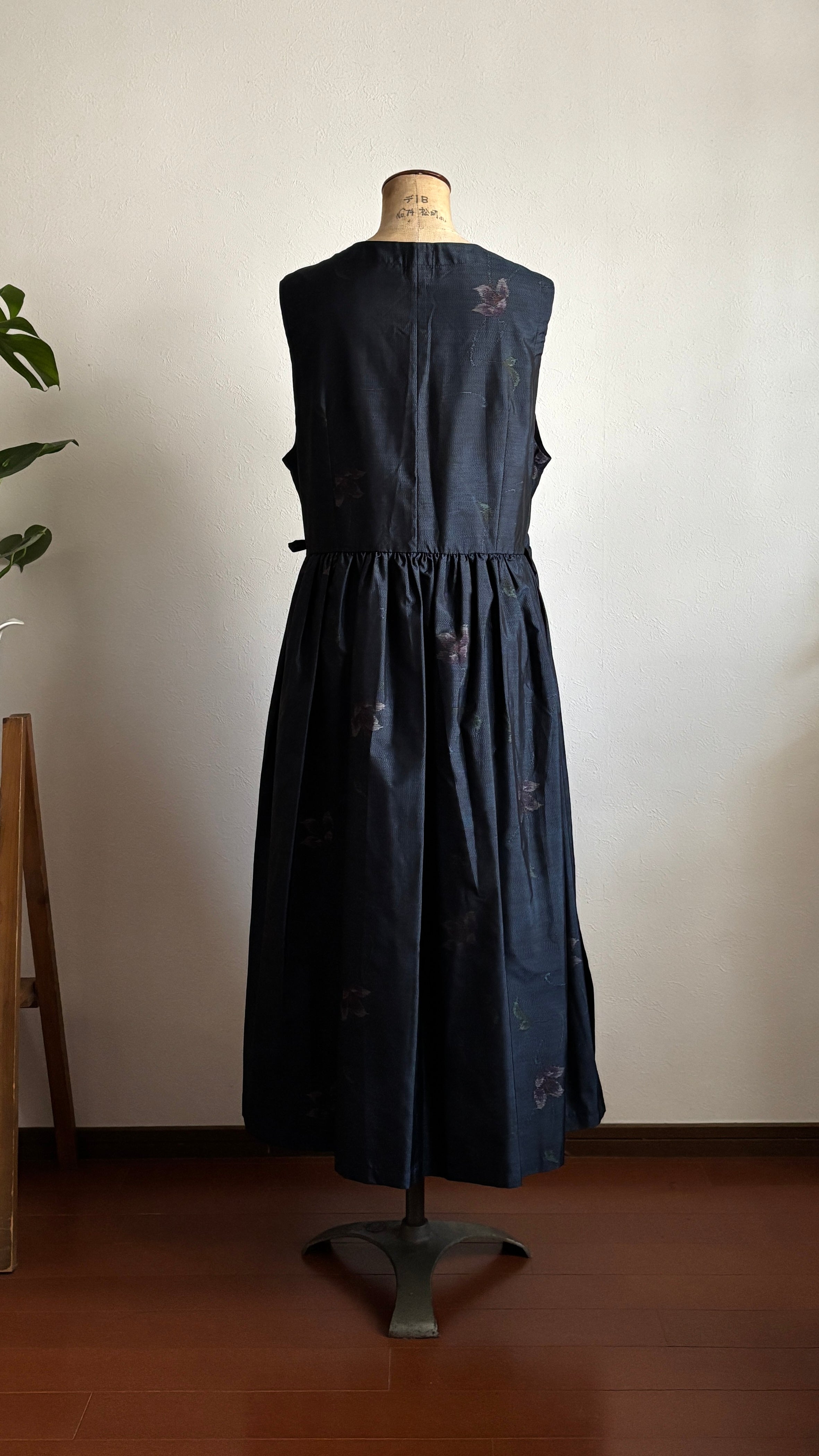 38－＼紫音 -SHION-／大島紬カシュクールワンピース 身幅53cm 着丈118cm