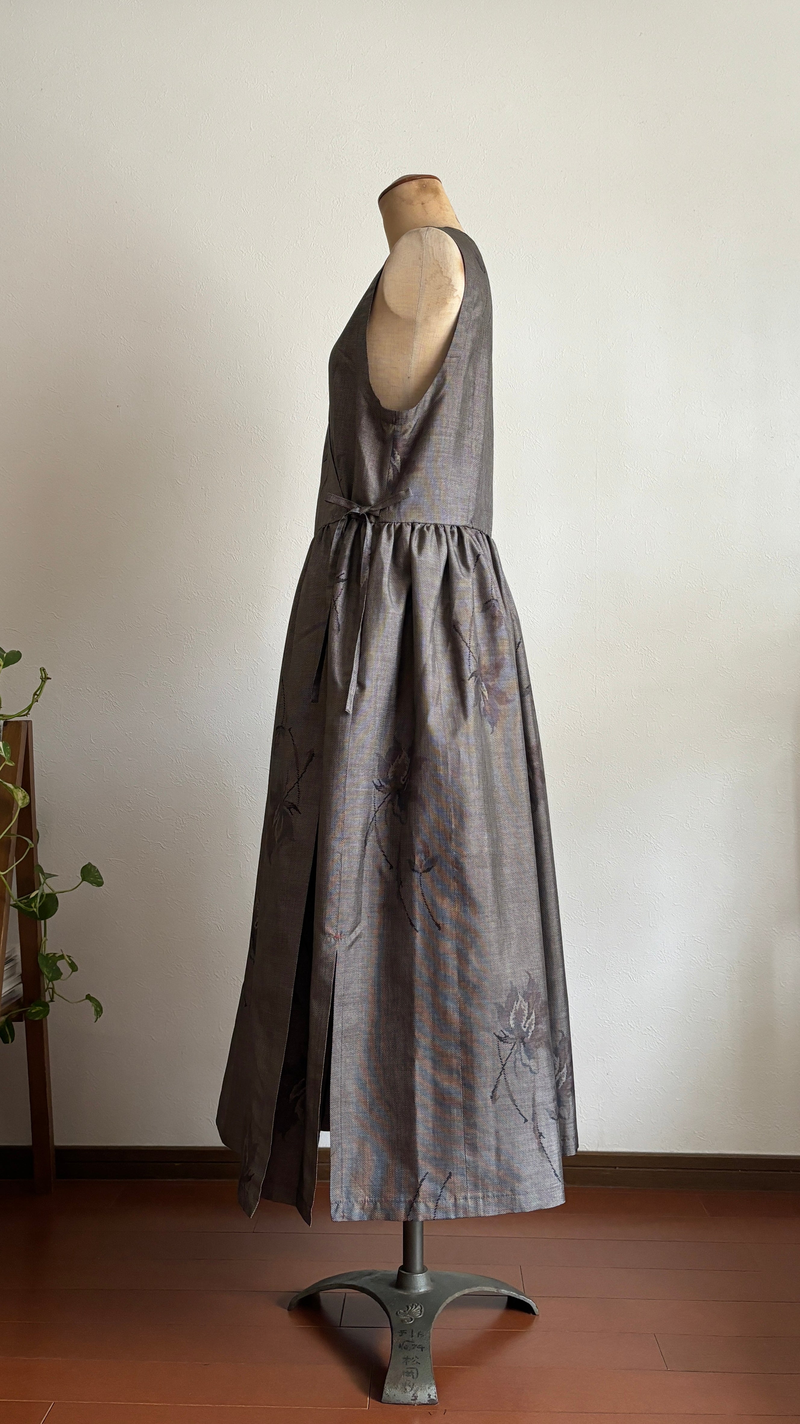 08－＼ 利休更紗 －RIKYUUSARASA－ ／大島紬カシュクールワンピース　身幅48cm  着丈118cm