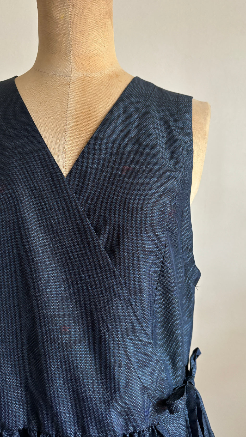 10－＼ 淡藍 －TANRAN－ ／  大島紬カシュクールワンピース　身幅45cm  着丈118cm