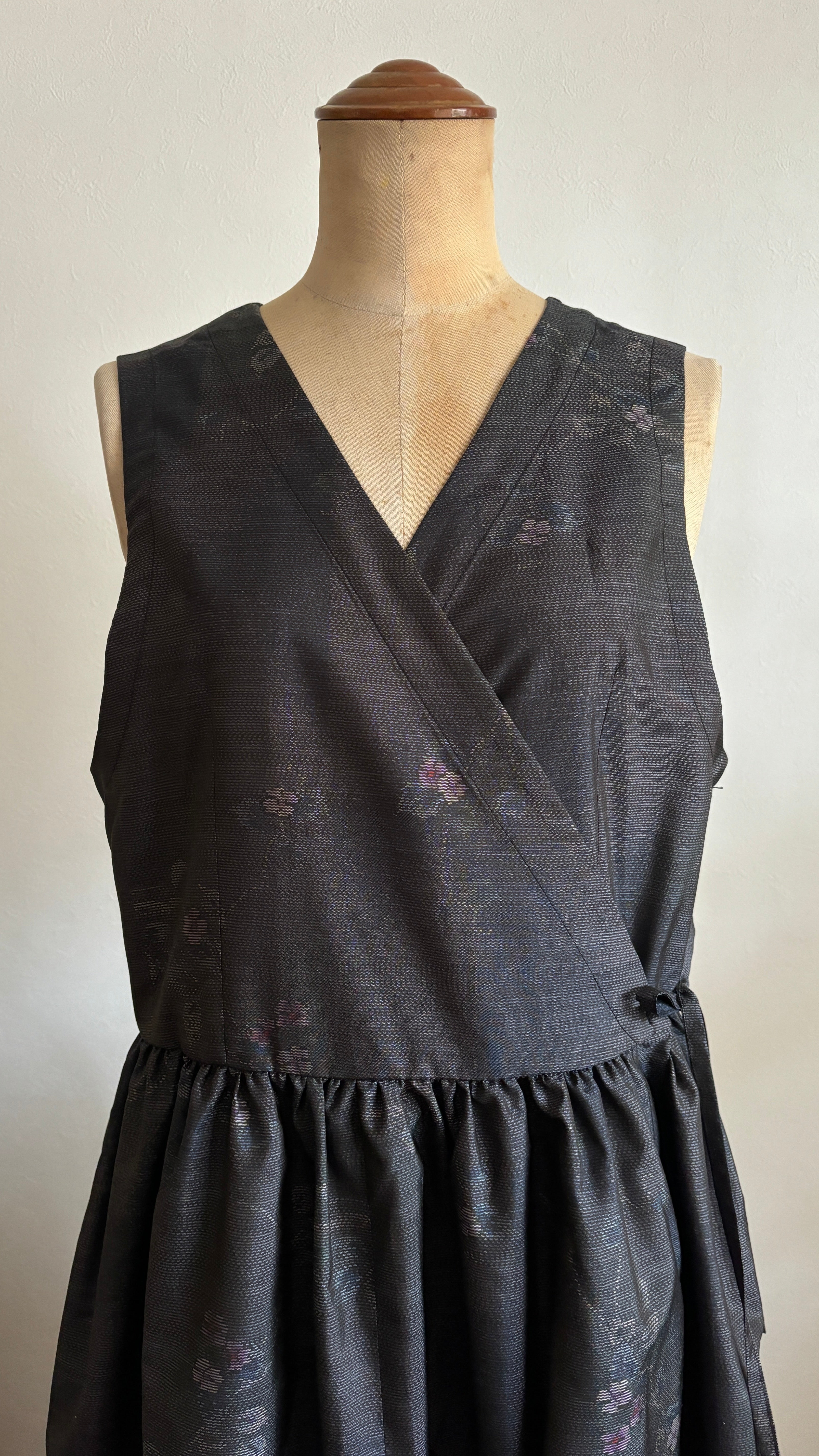 07－＼ 可憐草 －KARENKUSA－ ／大島紬カシュクールワンピース　身幅48cm  着丈121cm