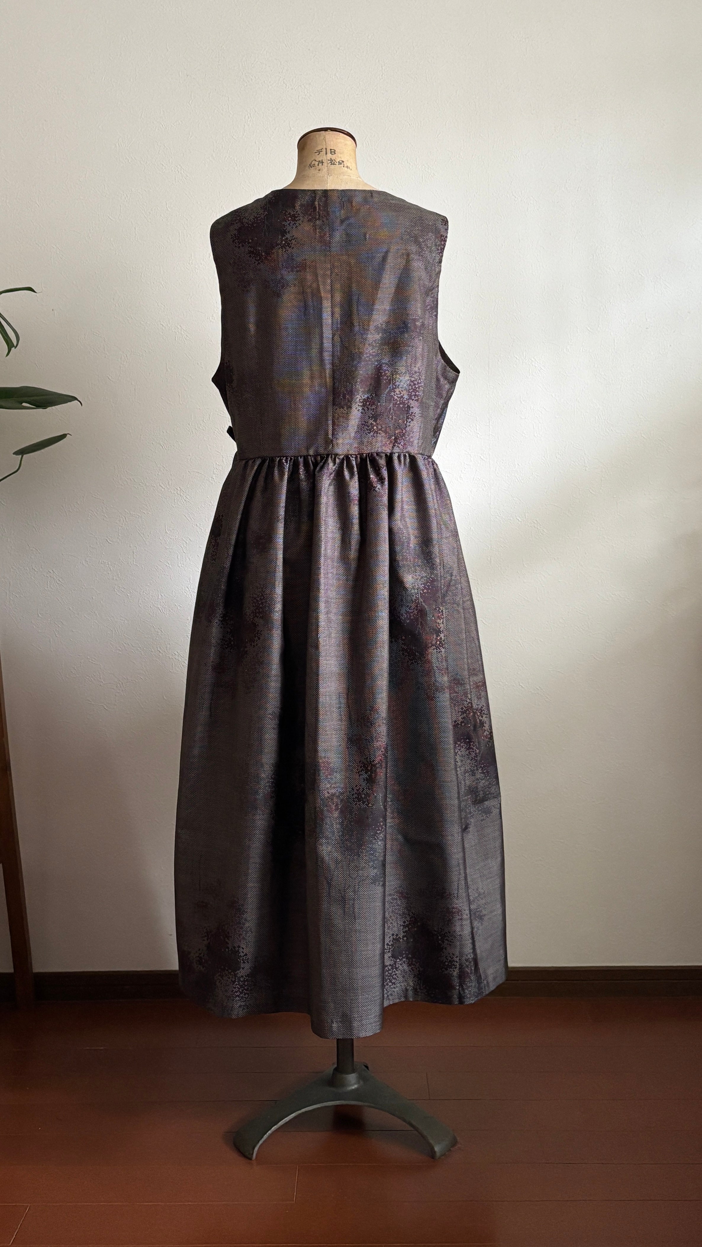 18－＼ 樹林 －JURIN－ ／大島紬カシュクールワンピース  身幅53cm  着丈117cm 証紙付き