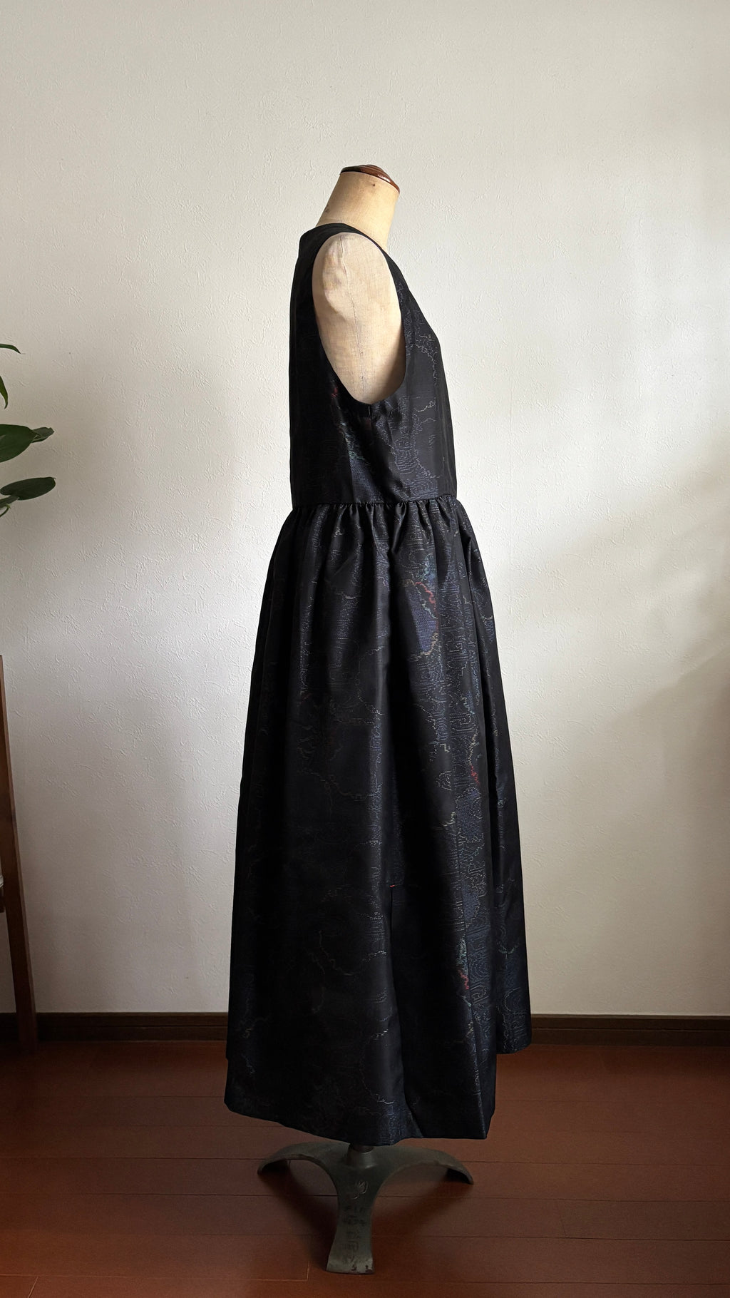 24－＼ 絃流 －GENRYU－ ／大島紬カシュクールワンピース  身幅48cm  着丈118.5cm