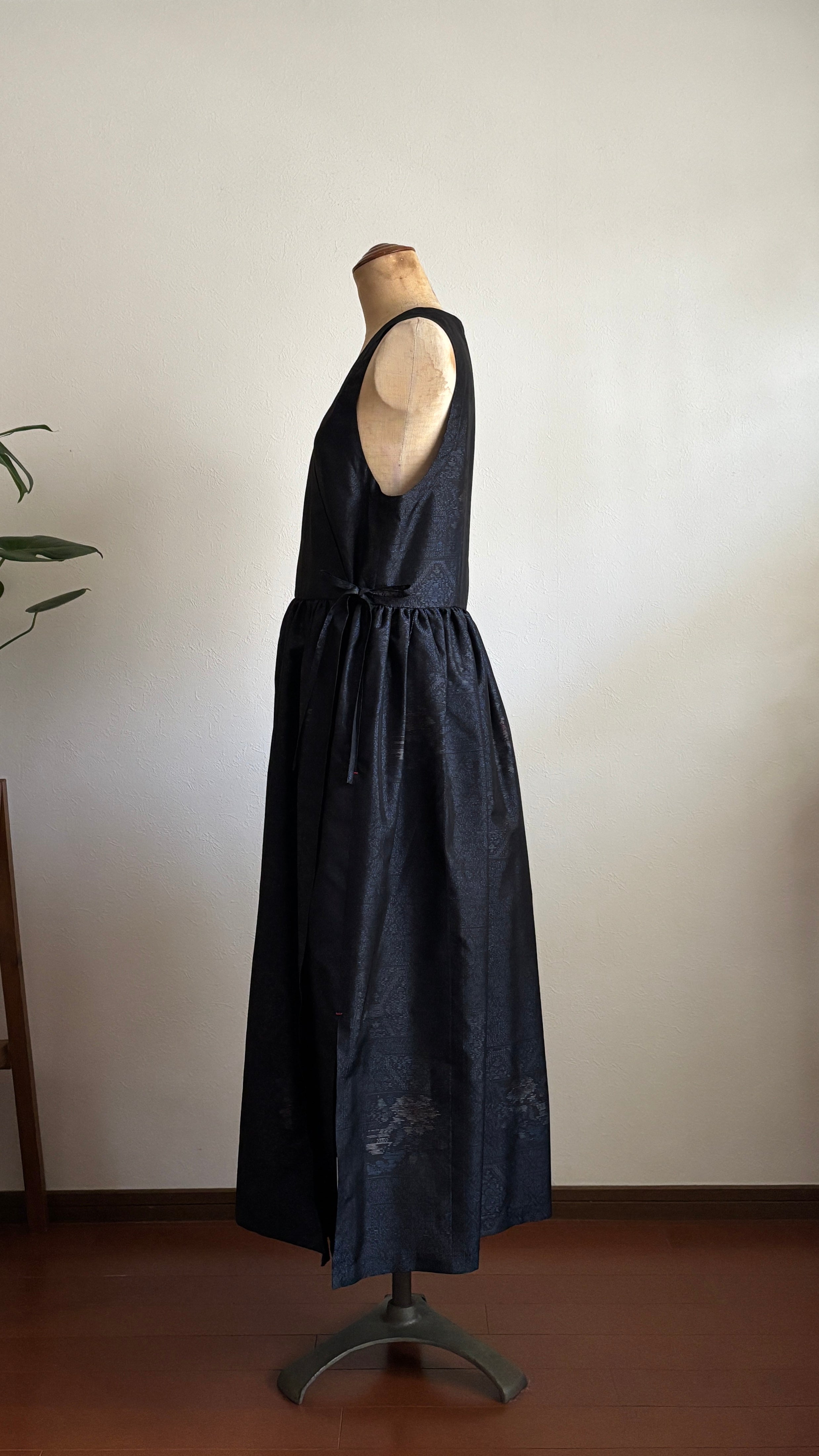 07－＼ 濡花 －NUREBANA－ ／ 大島紬カシュクールワンピース  身幅48cm  着丈118cm 証紙付き