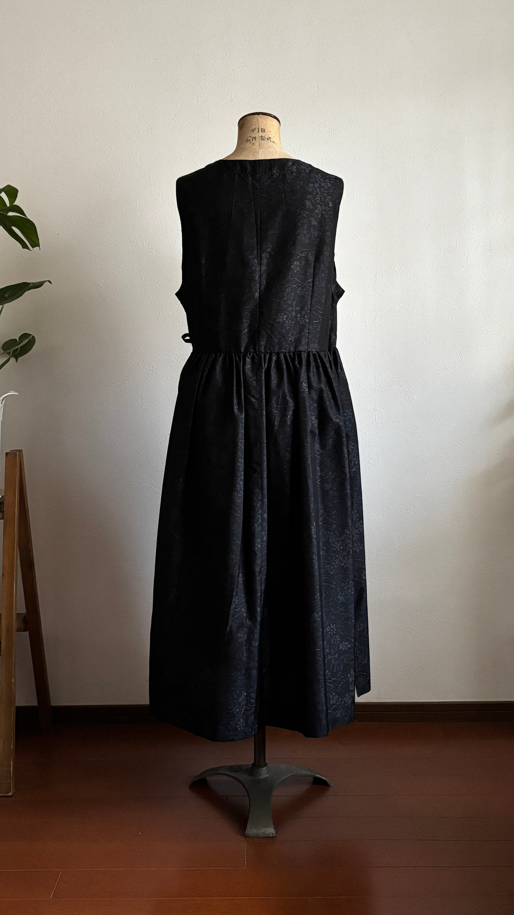 33－＼小春 -KOHARU-／  大島紬カシュクールワンピース 身幅53cm 着丈117cm