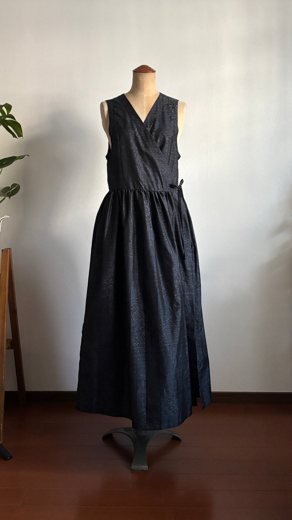 12－＼和葉 -KAZUHA-／大島紬カシュクールワンピース  身幅45cm  着丈120.5cm