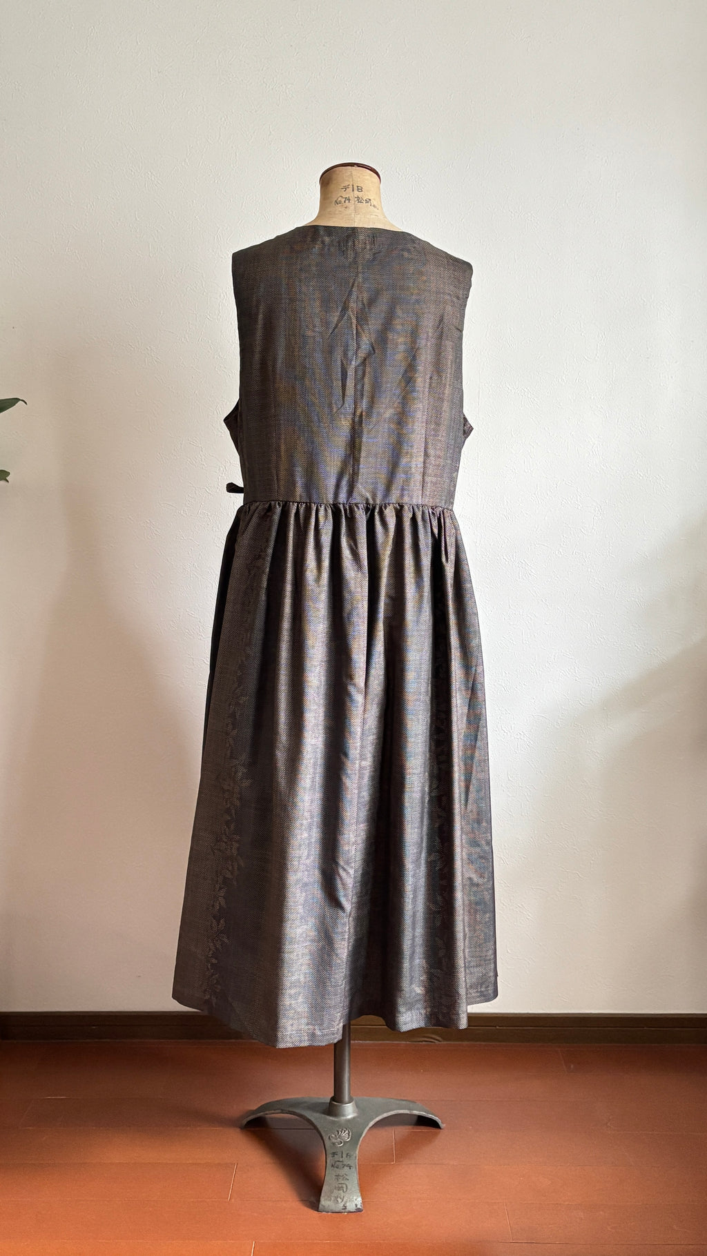 30－＼ しぐれ －SHIGURE－ ／ 大島紬カシュクールワンピース 身幅53cm 着丈113cm