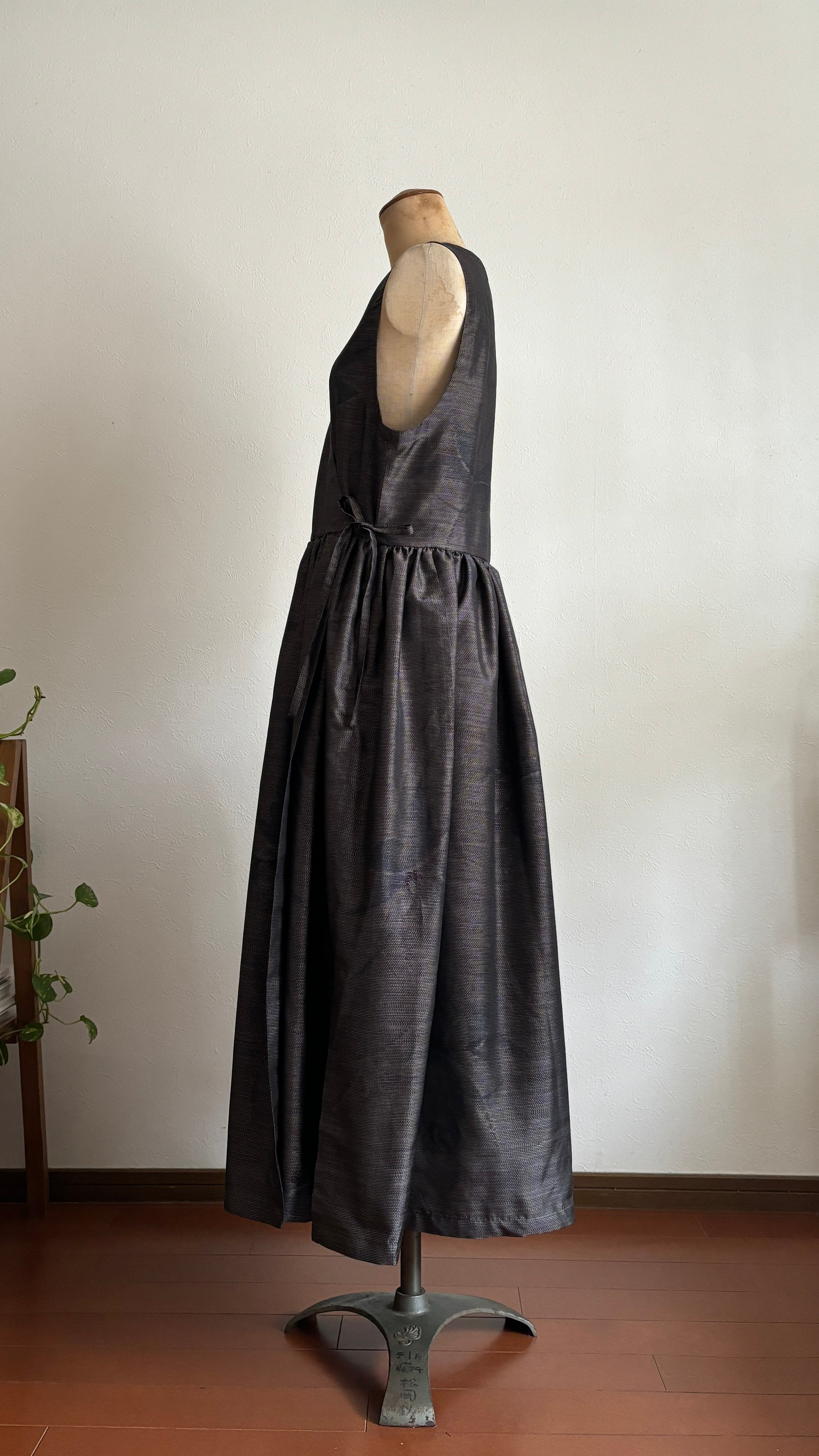 13－＼ 鈍艶 －NIBITSUYA－ ／大島紬カシュクールワンピース　身幅48cm  着丈118cm