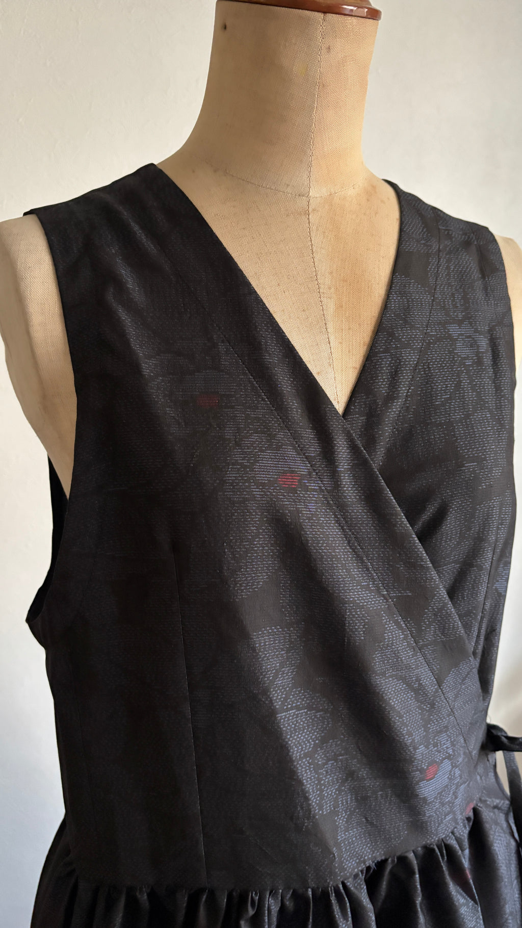 18－＼ 朔 －SAKU－ ／大島紬カシュクールワンピース　身幅48cm  着丈118cm