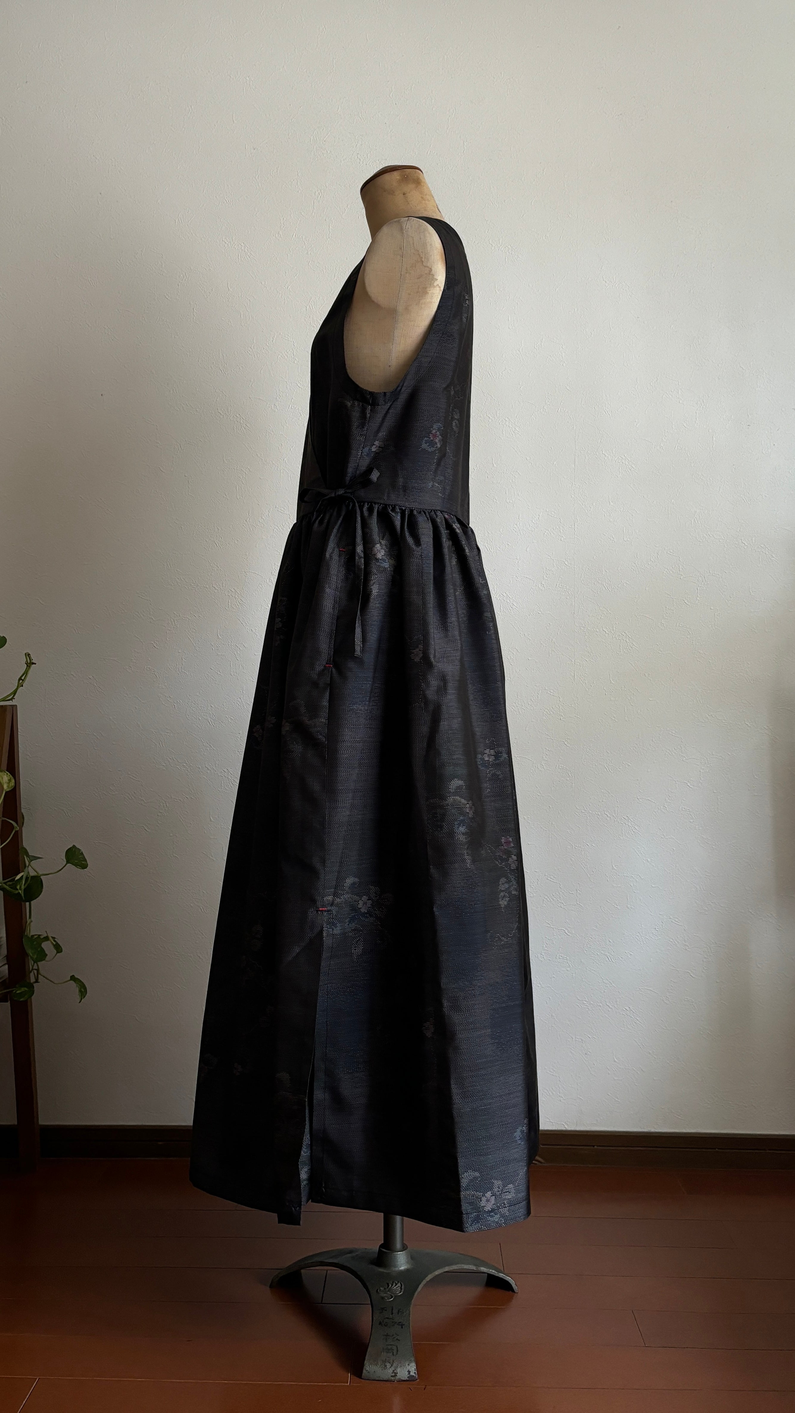 07－＼ 可憐草 －KARENKUSA－ ／大島紬カシュクールワンピース　身幅48cm  着丈121cm