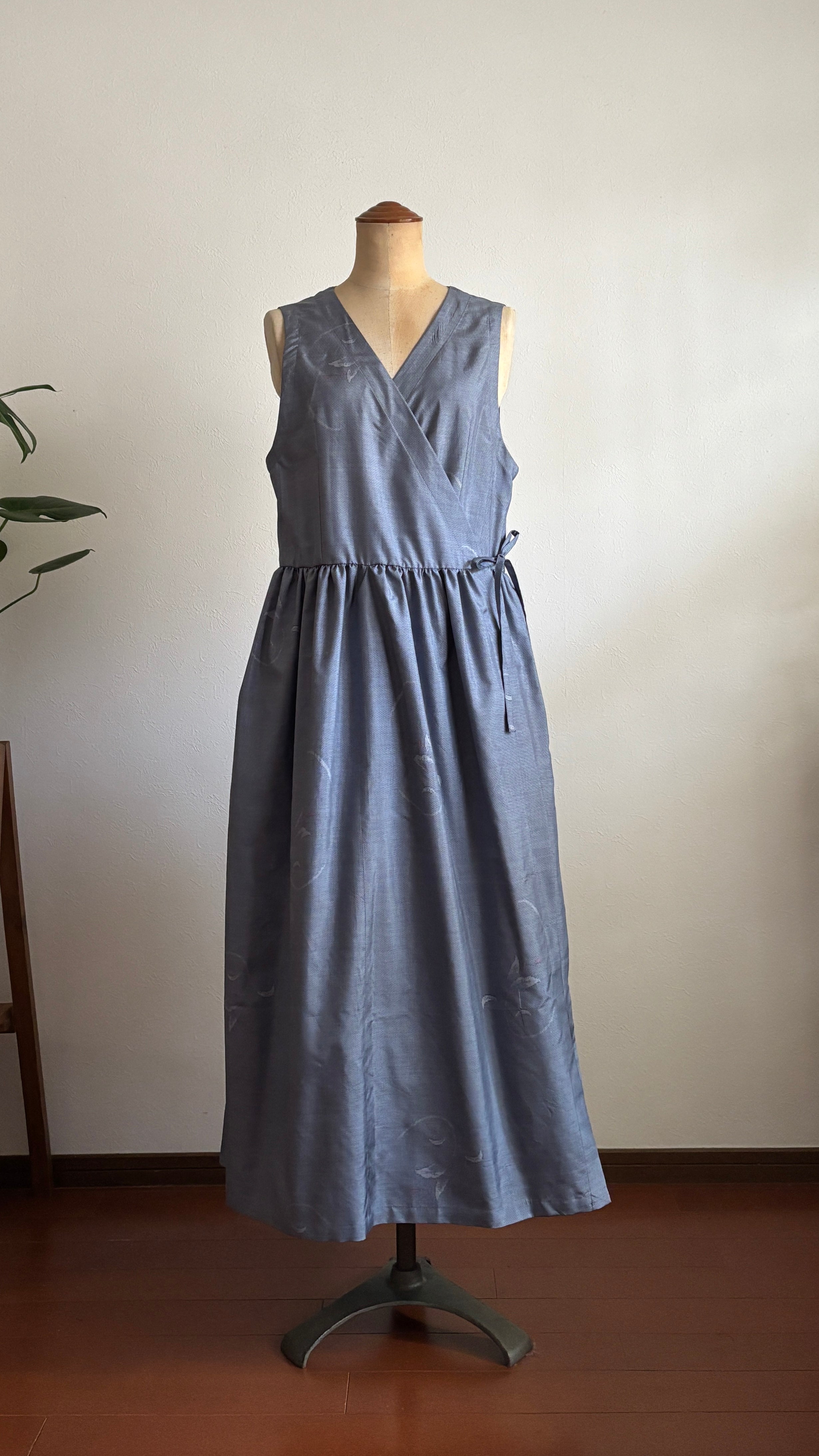 12－＼ 月白 －TSUKISHIRO－ ／ 大島紬カシュクールワンピース  身幅48cm  着丈118cm