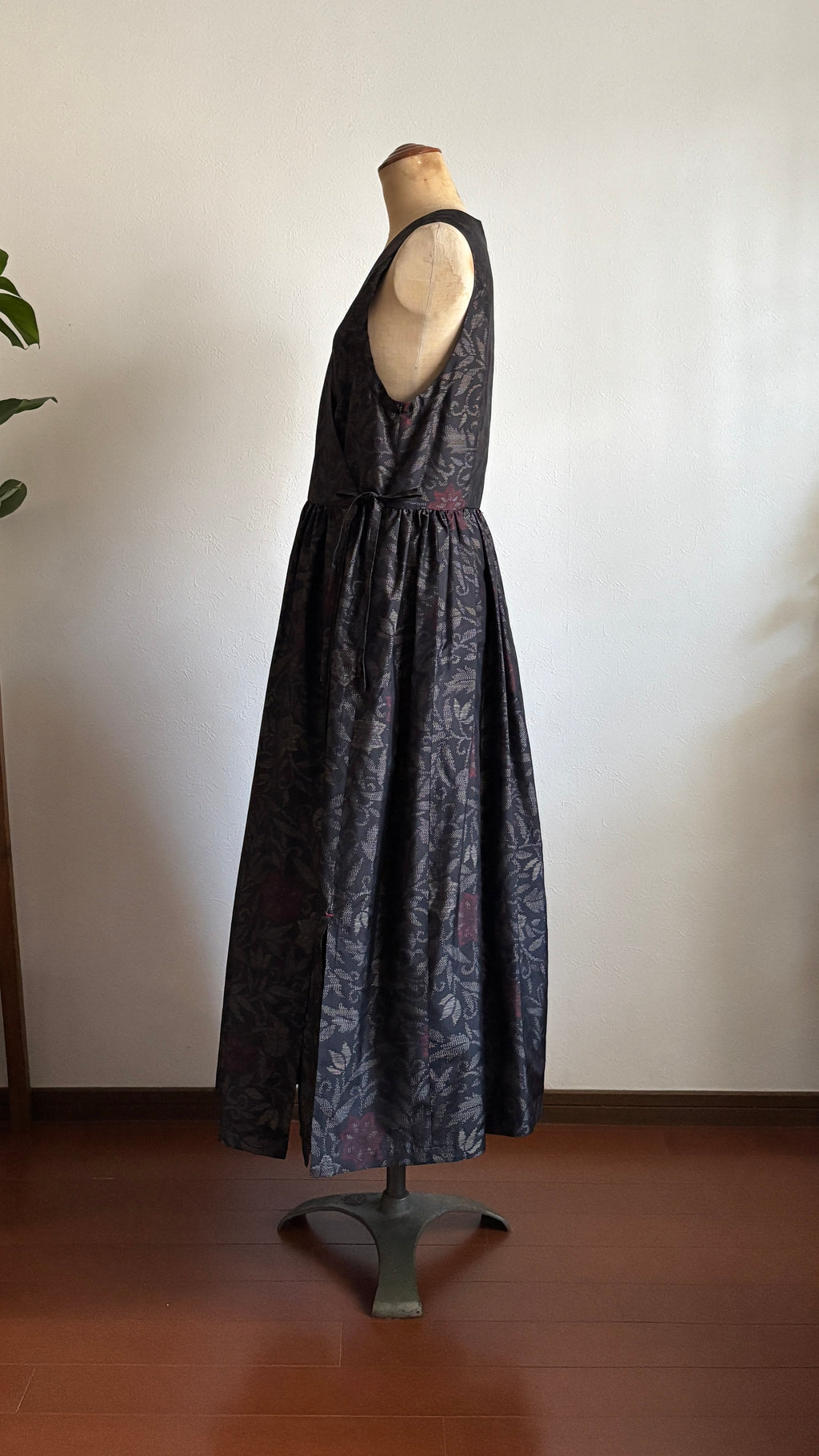 17－＼茜 -AKANE-／大島紬カシュクールワンピース  身幅48cm  着丈117.5cm  証紙付き