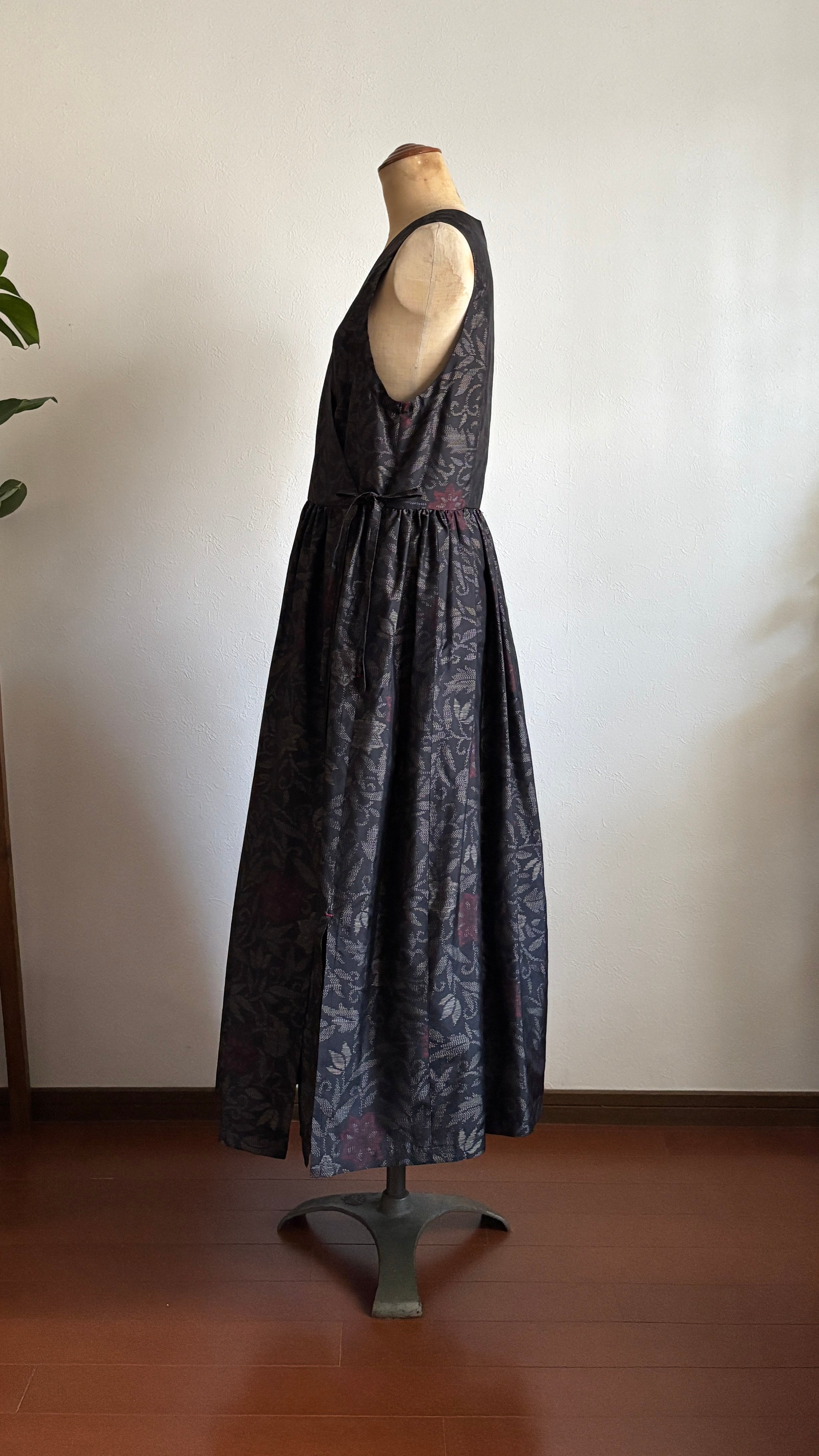 17－＼茜 -AKANE-／大島紬カシュクールワンピース  身幅48cm  着丈117.5cm  証紙付き