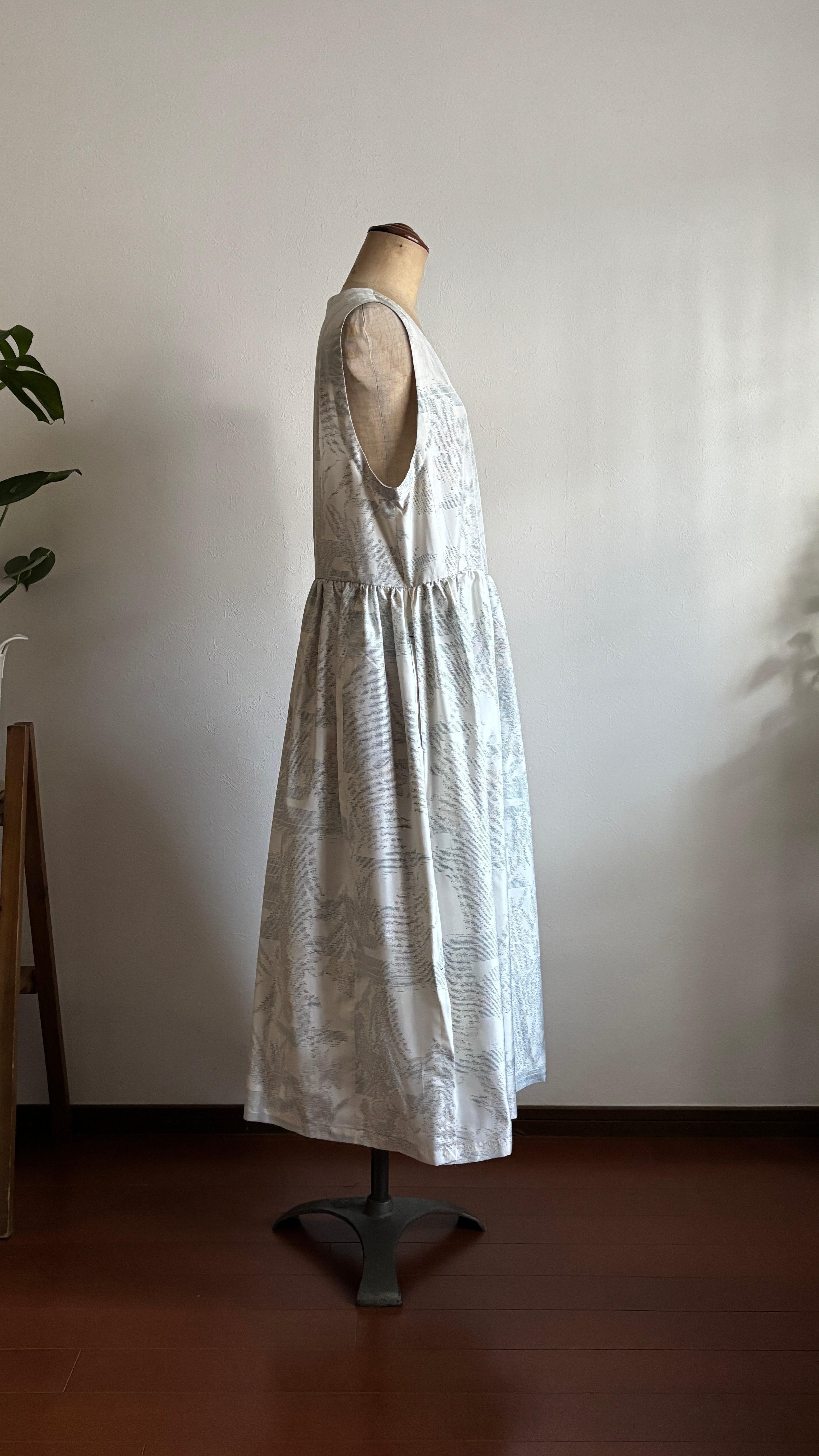 27－＼白奏 -SHIRAKANA-／大島紬カシュクールワンピース 身幅53cm 着丈115cm