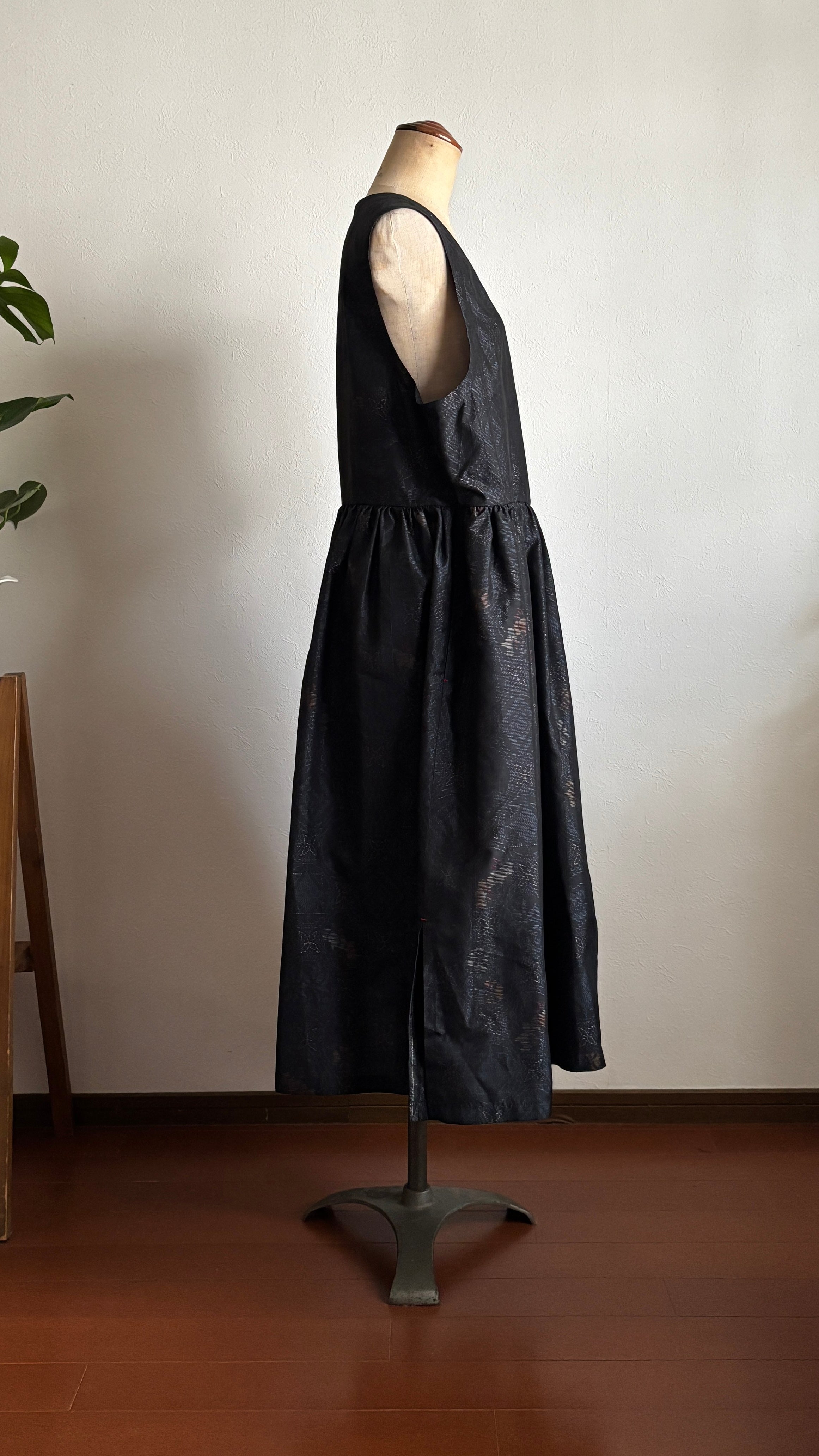 39－＼深月 -MITSUKI-／大島紬カシュクールワンピース 身幅53cm 着丈113cm