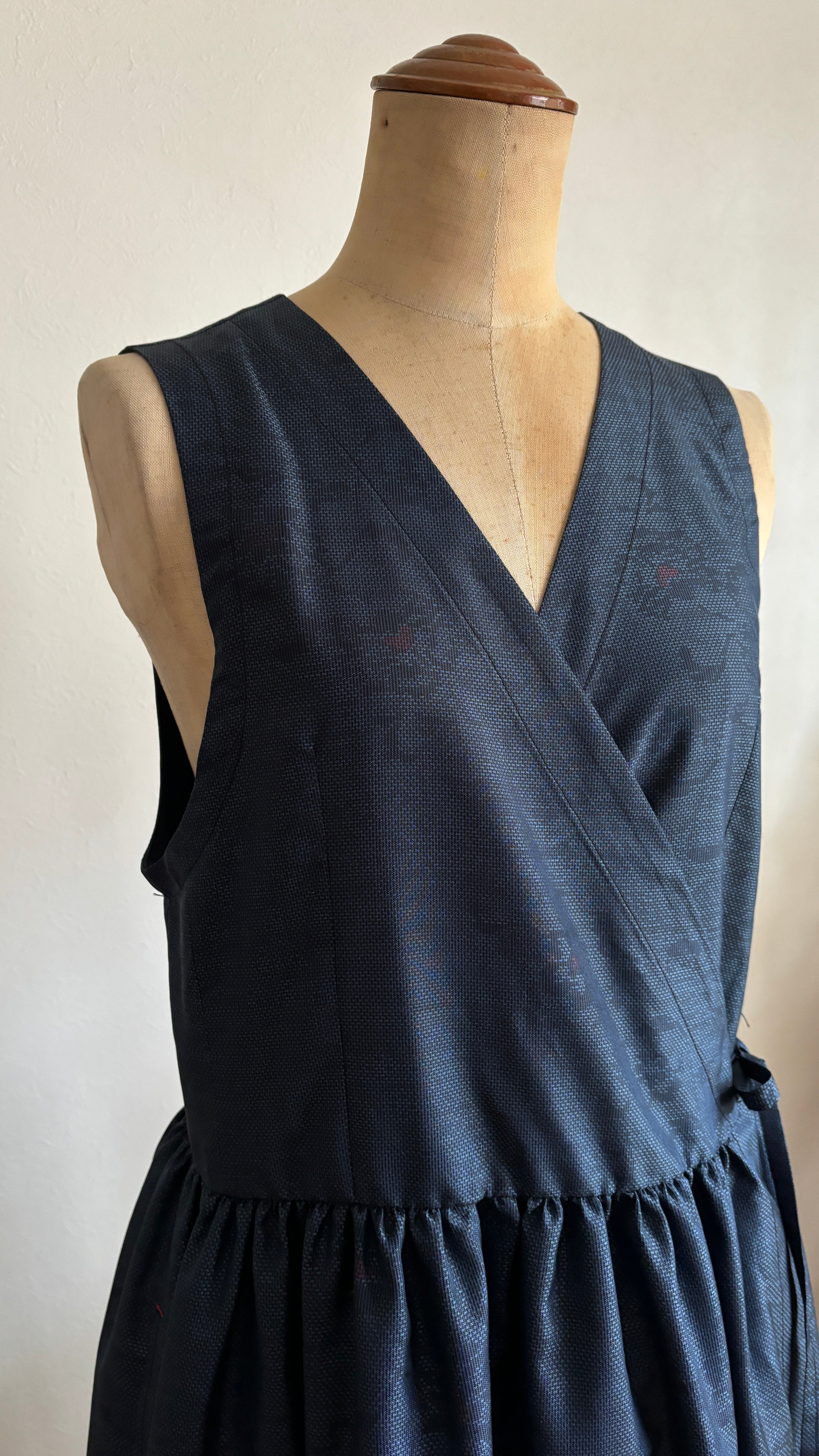 10－＼ 淡藍 －TANRAN－ ／  大島紬カシュクールワンピース　身幅45cm  着丈118cm